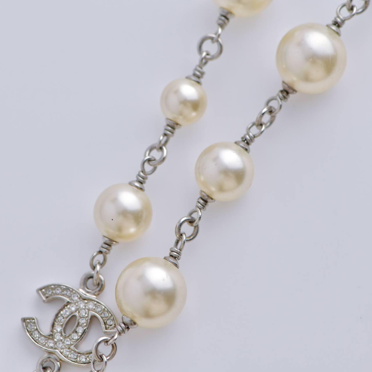 Chanel Five CC Logo Pearl Sautoir Necklace For Sale 4