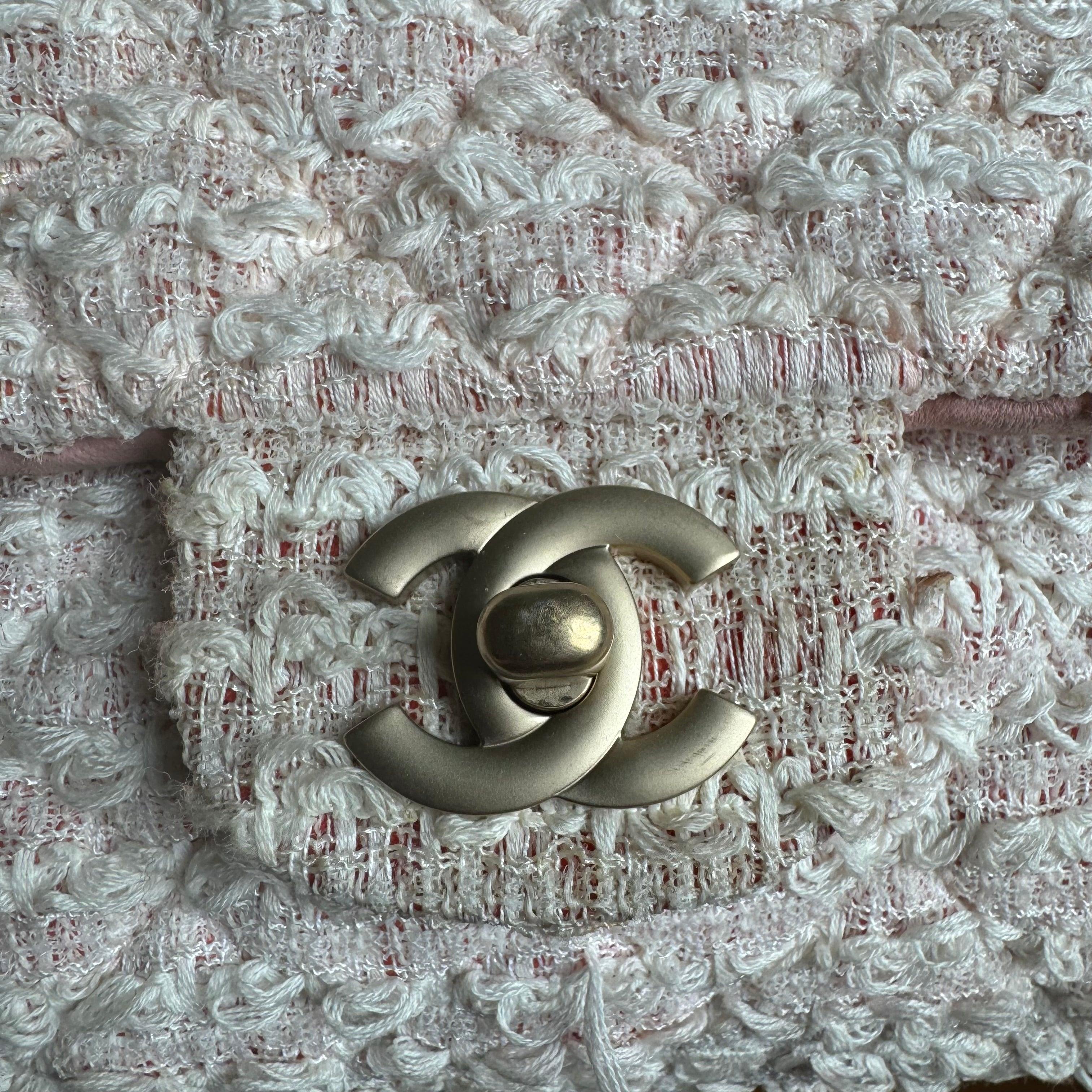Sac à rabat Chanel en tweed rose moyen 2009-2010 en vente 7
