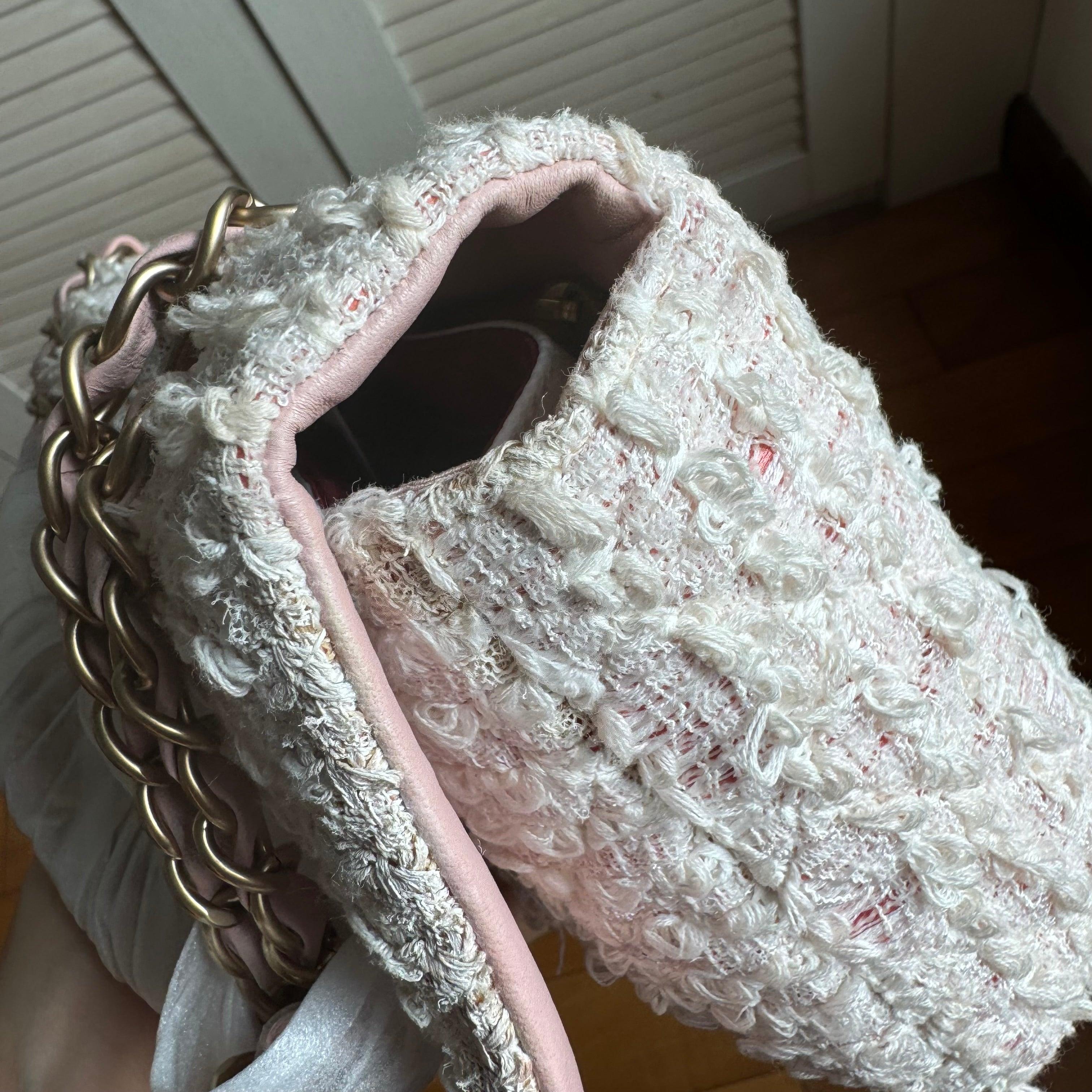 Sac à rabat Chanel en tweed rose moyen 2009-2010 en vente 8