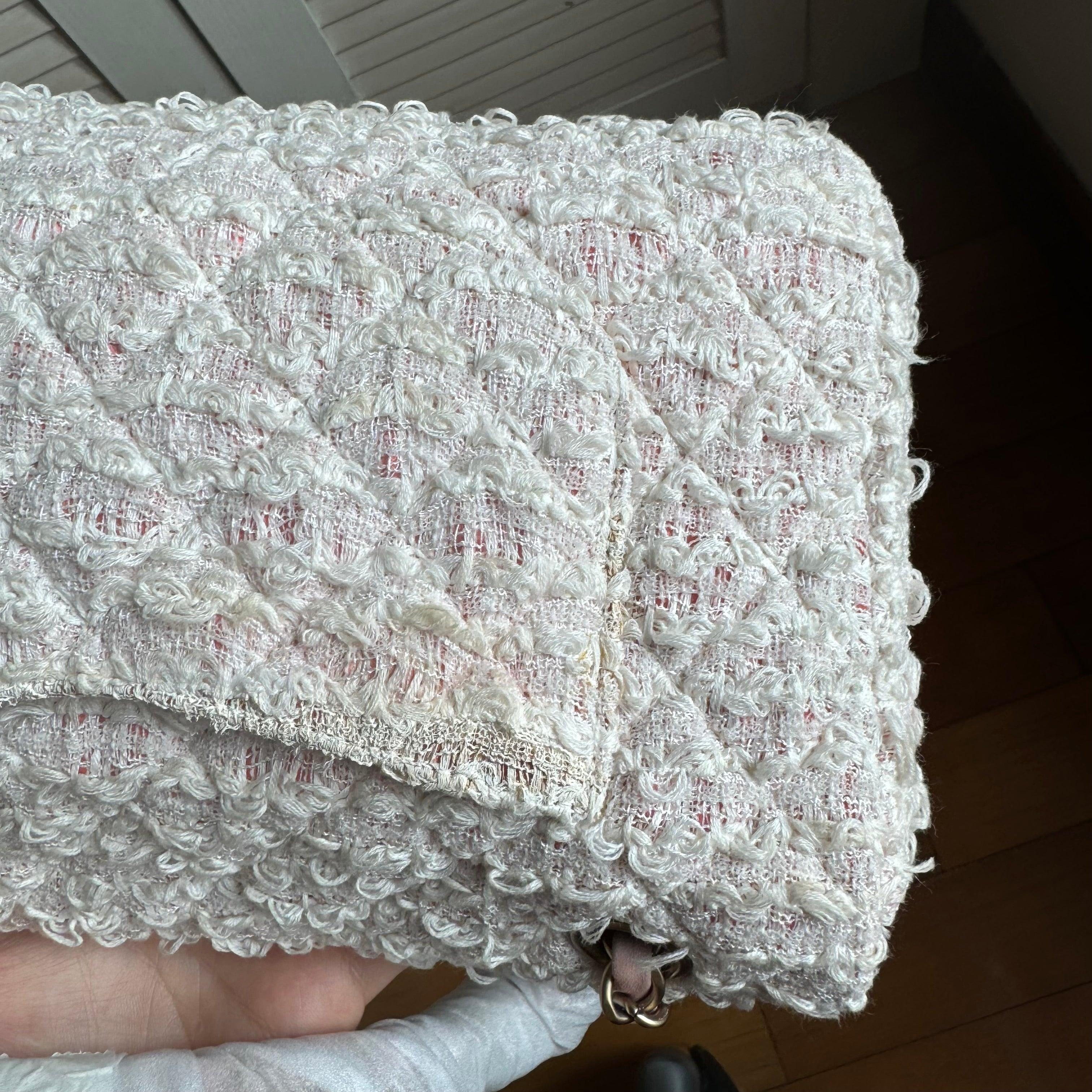 Sac à rabat Chanel en tweed rose moyen 2009-2010 en vente 9