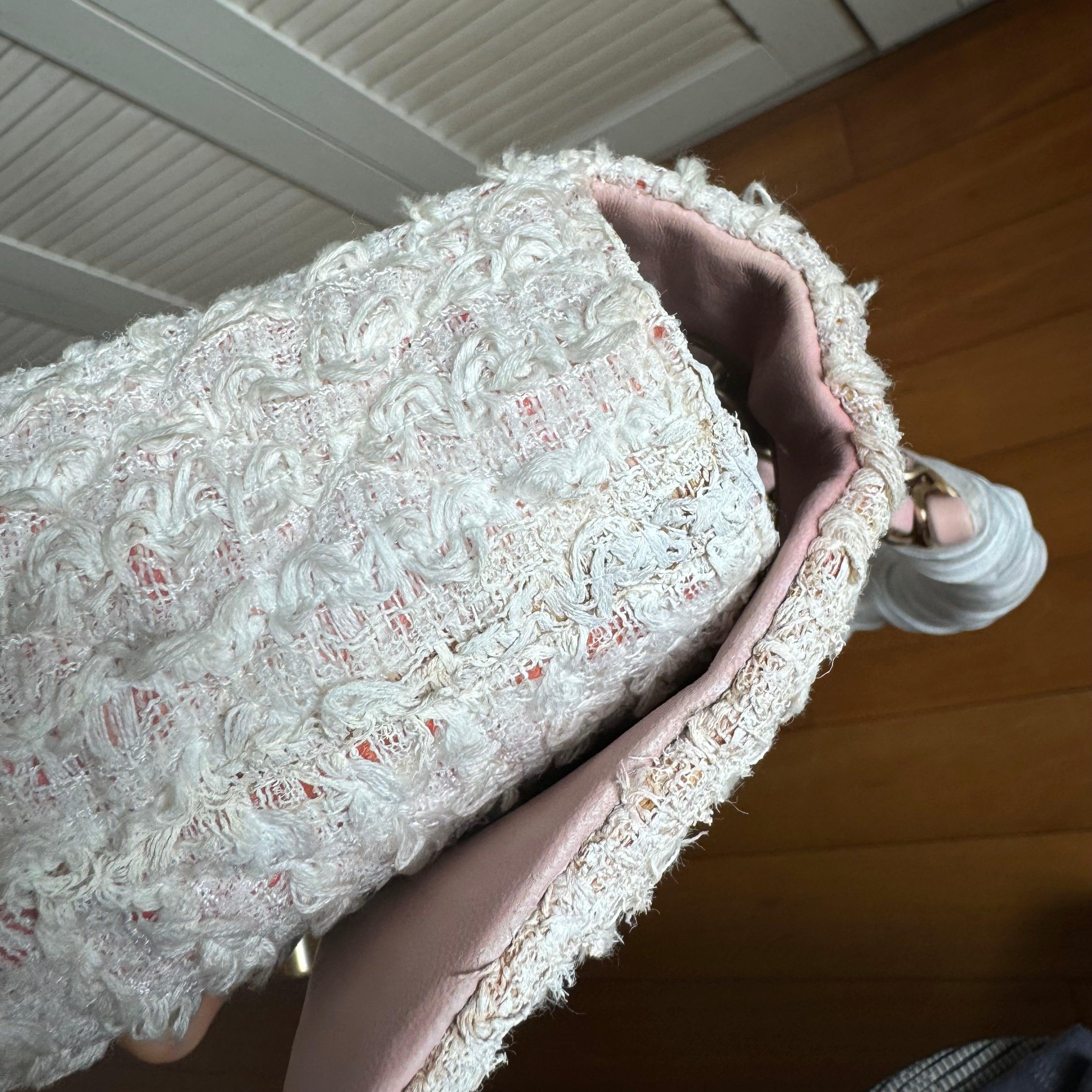 Sac à rabat Chanel en tweed rose moyen 2009-2010 en vente 13