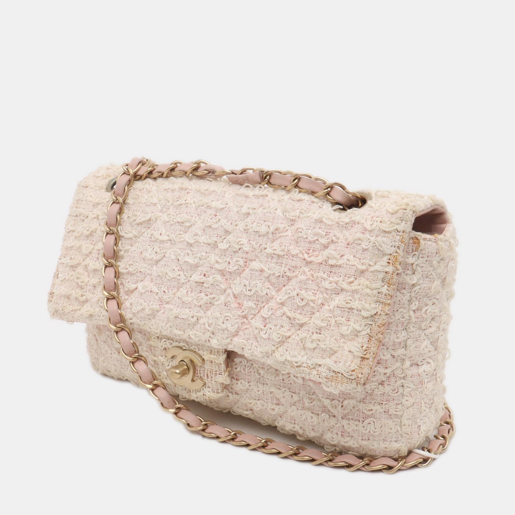 Beige Sac à rabat Chanel en tweed rose moyen 2009-2010 en vente