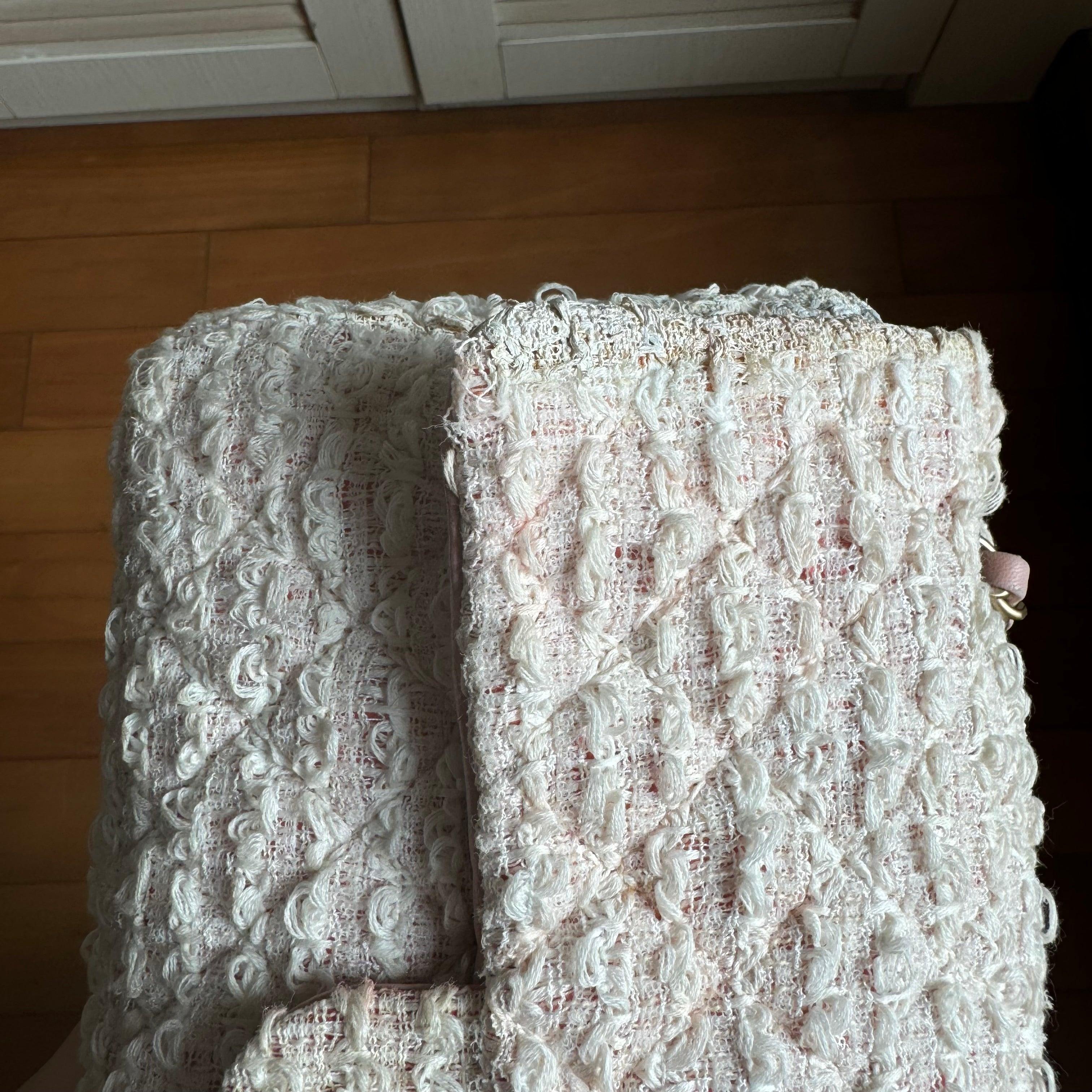 Sac à rabat Chanel en tweed rose moyen 2009-2010 en vente 3