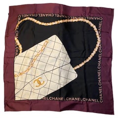 Foulard in seta con motivo Chanel Flap Bag con scatola