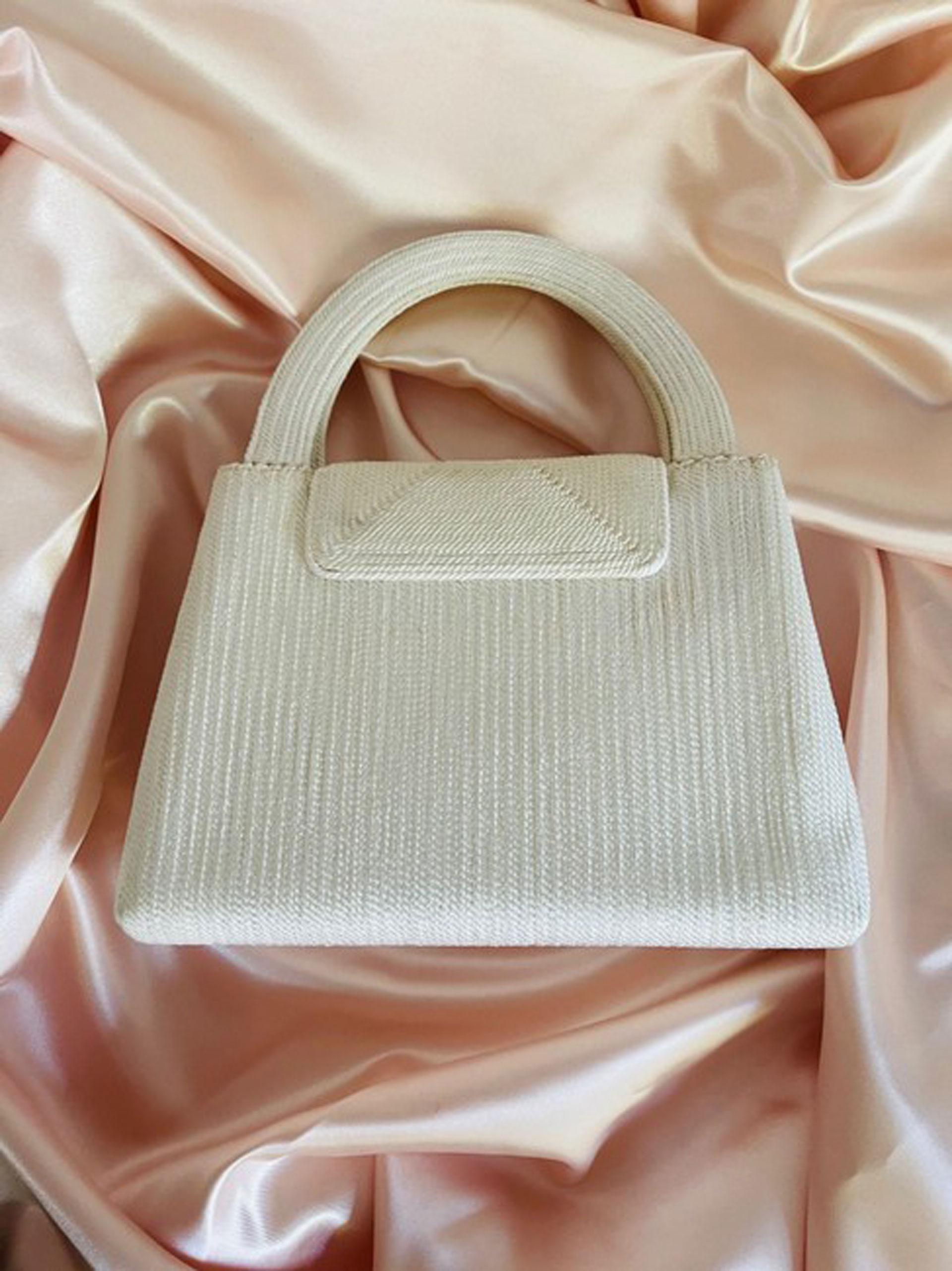 Chanel 1997 Rare Woven Silk Vintage Top Handle Off White Beige Kelly Flap Bag  For Sale 2