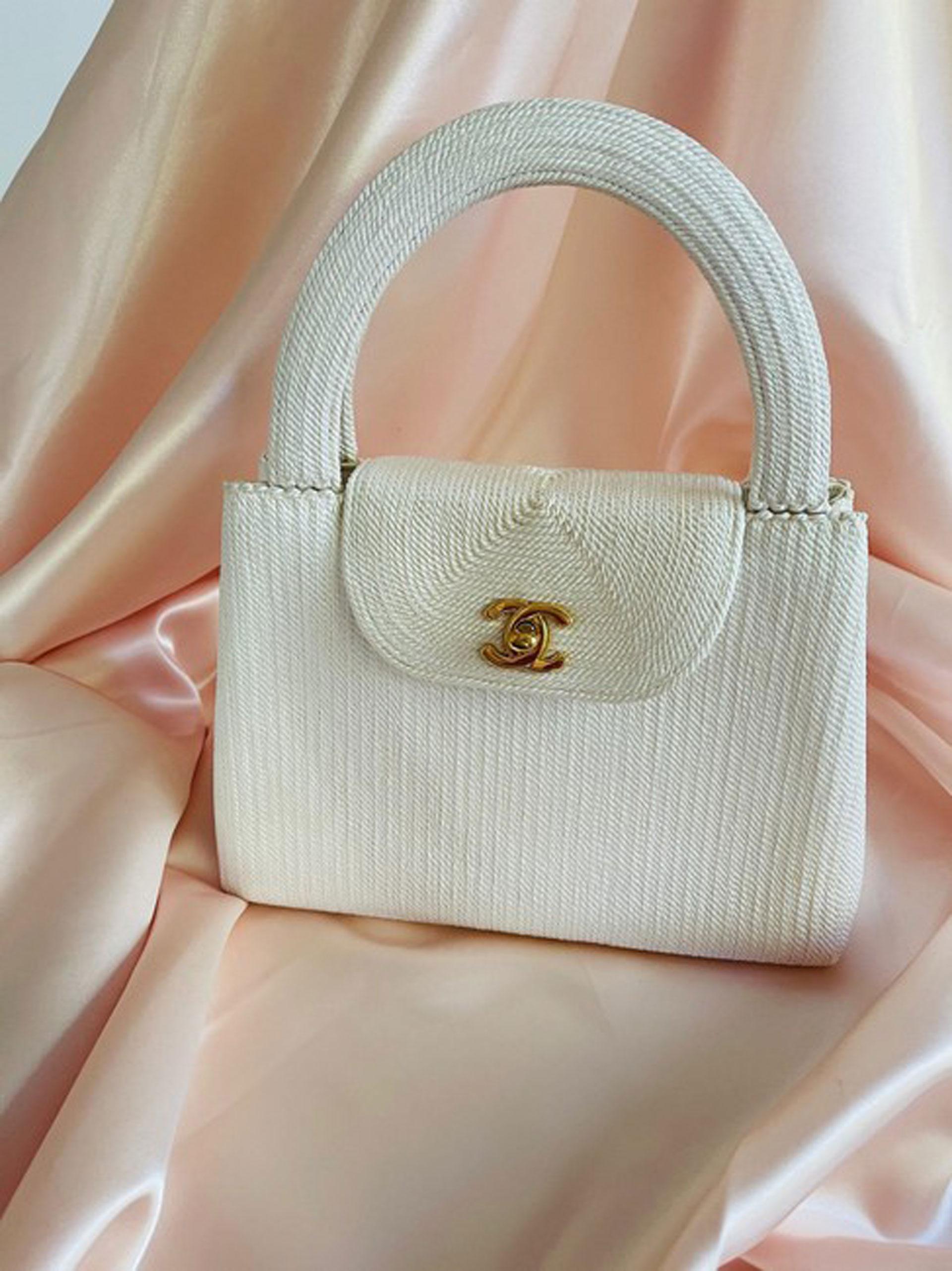 Chanel 1997 Rare Woven Silk Vintage Top Handle Off White Beige Kelly Flap Bag  For Sale 1