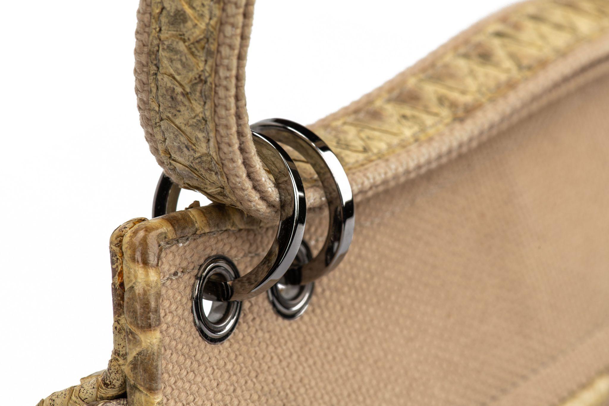 Chanel sac à bandoulière à rabat python en vente 11