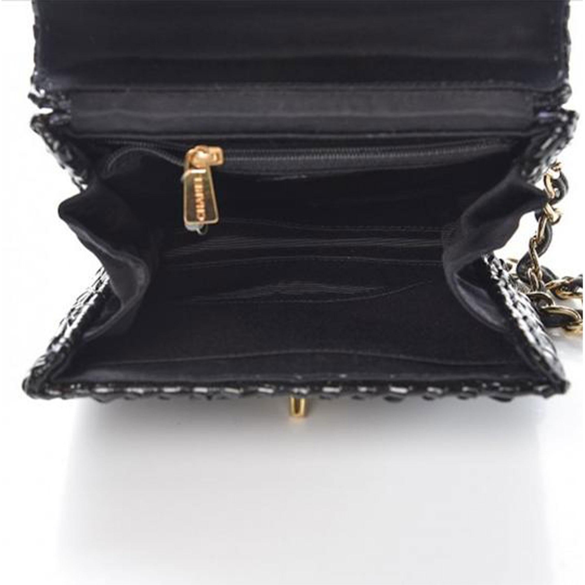 Women's or Men's Chanel Flap Vintage Mini Wicker Raffia Classic Black Rattan Cross Body Bag For Sale