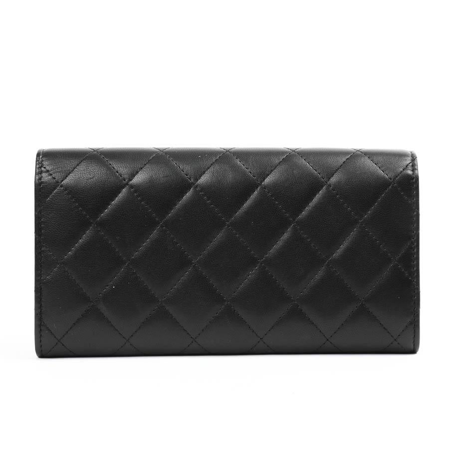 CHANEL Flap Wallet In Black Quilted Leather In Excellent Condition In Paris, FR
