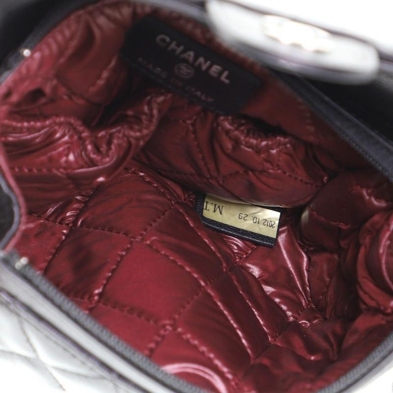 Chanel Flap Zip Kosmetiktasche gesteppt Lammfell klein (Schwarz)