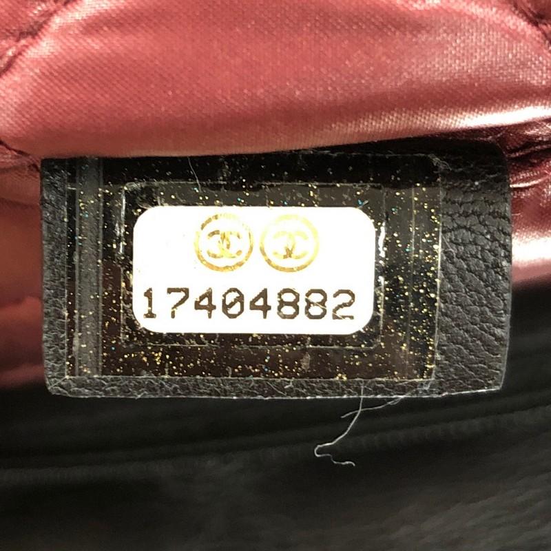 Chanel Flap Zip Kosmetiktasche gesteppt Lammfell klein im Zustand „Gut“ in NY, NY