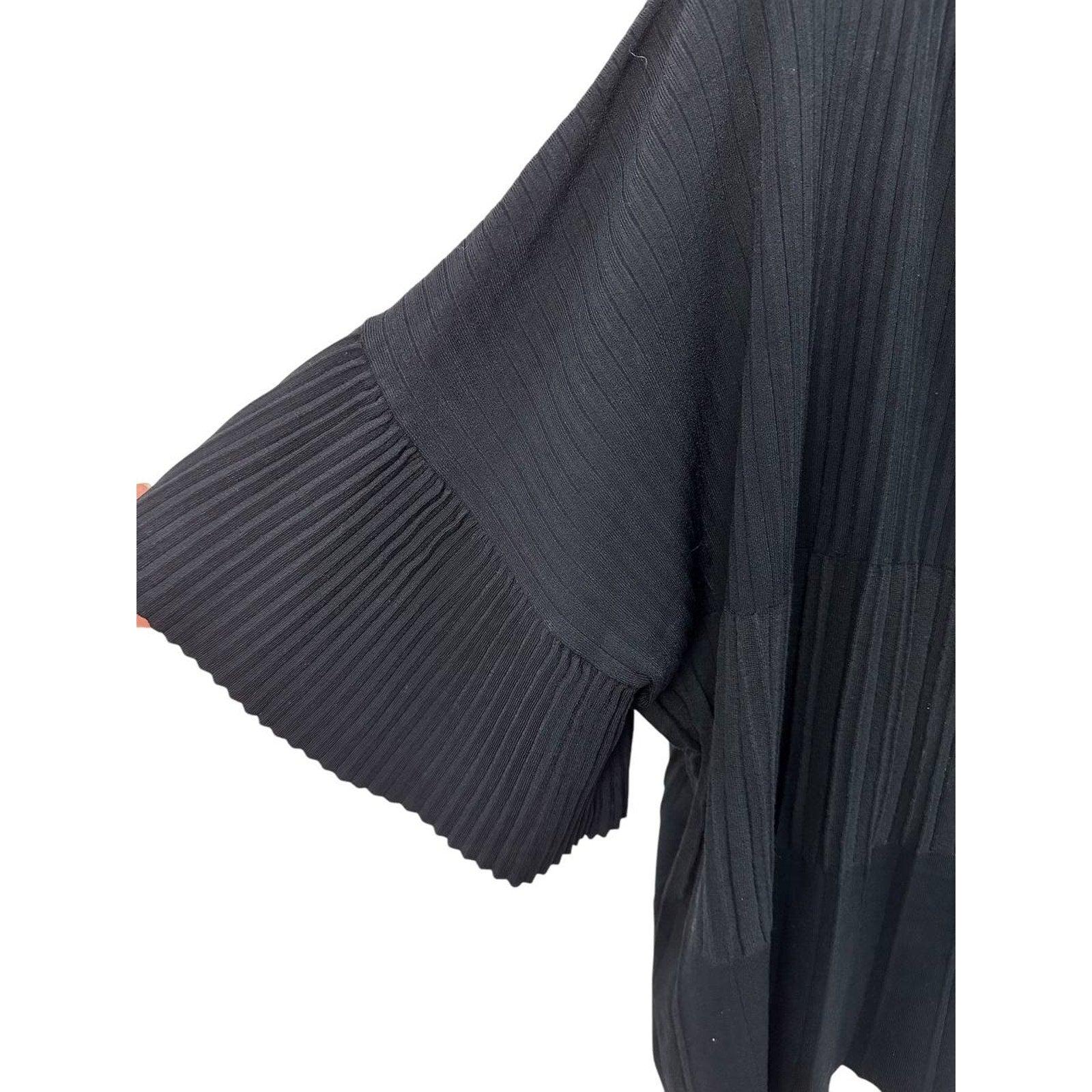 Nero Chanel Flared Sleeves Concise Knitted Top Sz. 40 in vendita