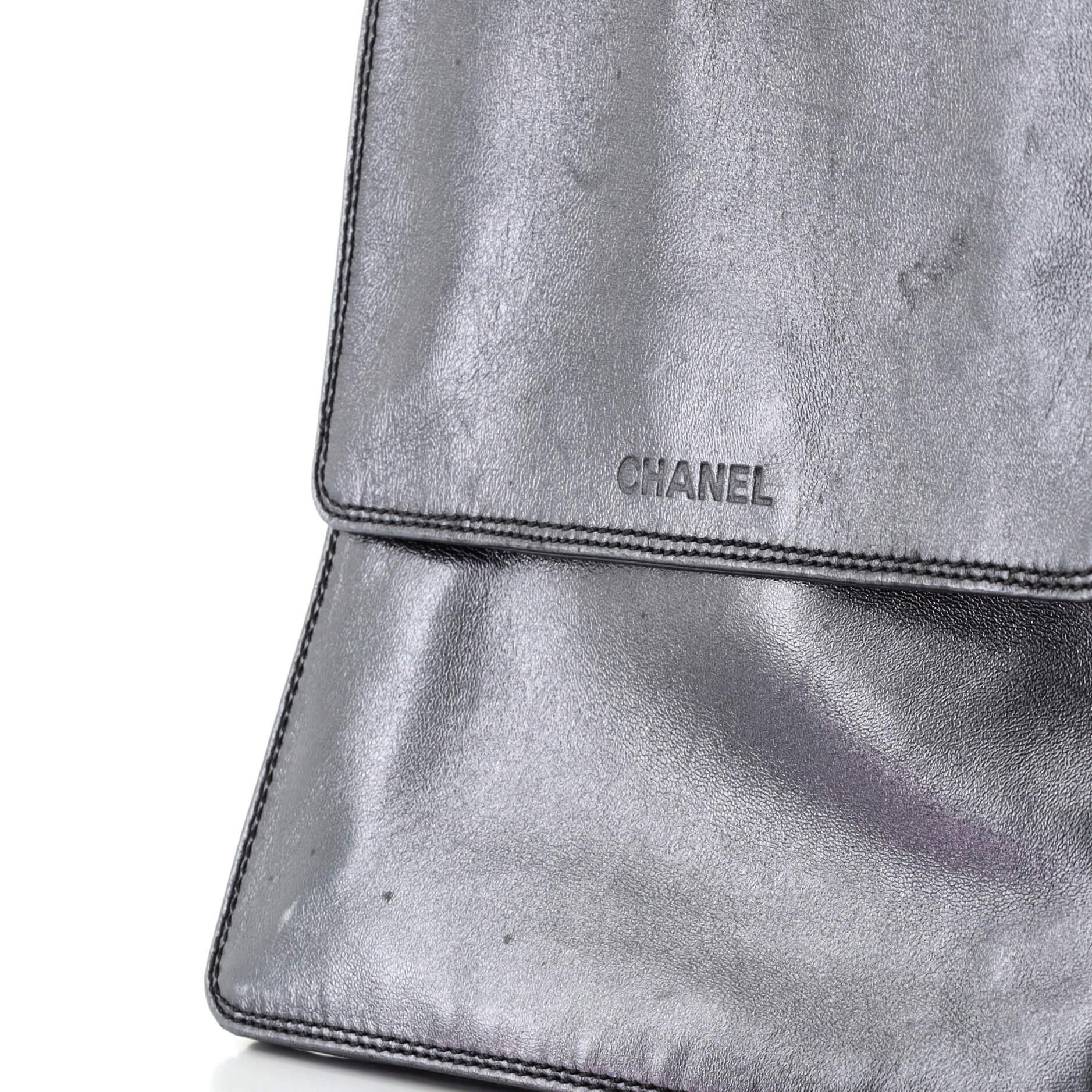 Women's or Men's Chanel Flat Crossbody Bag Leather Small