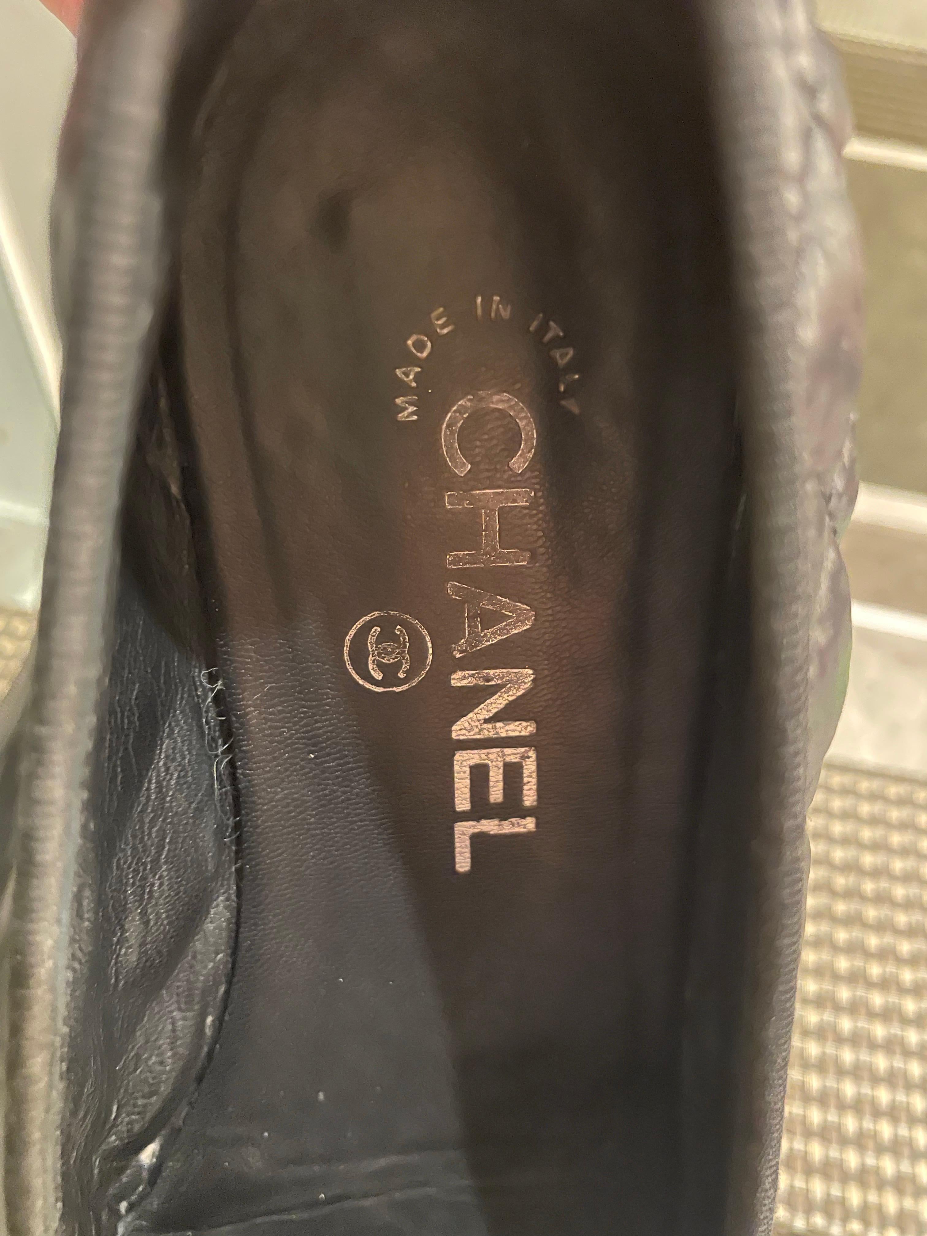 CHANEL Ballerines plates matelassées en vente 5