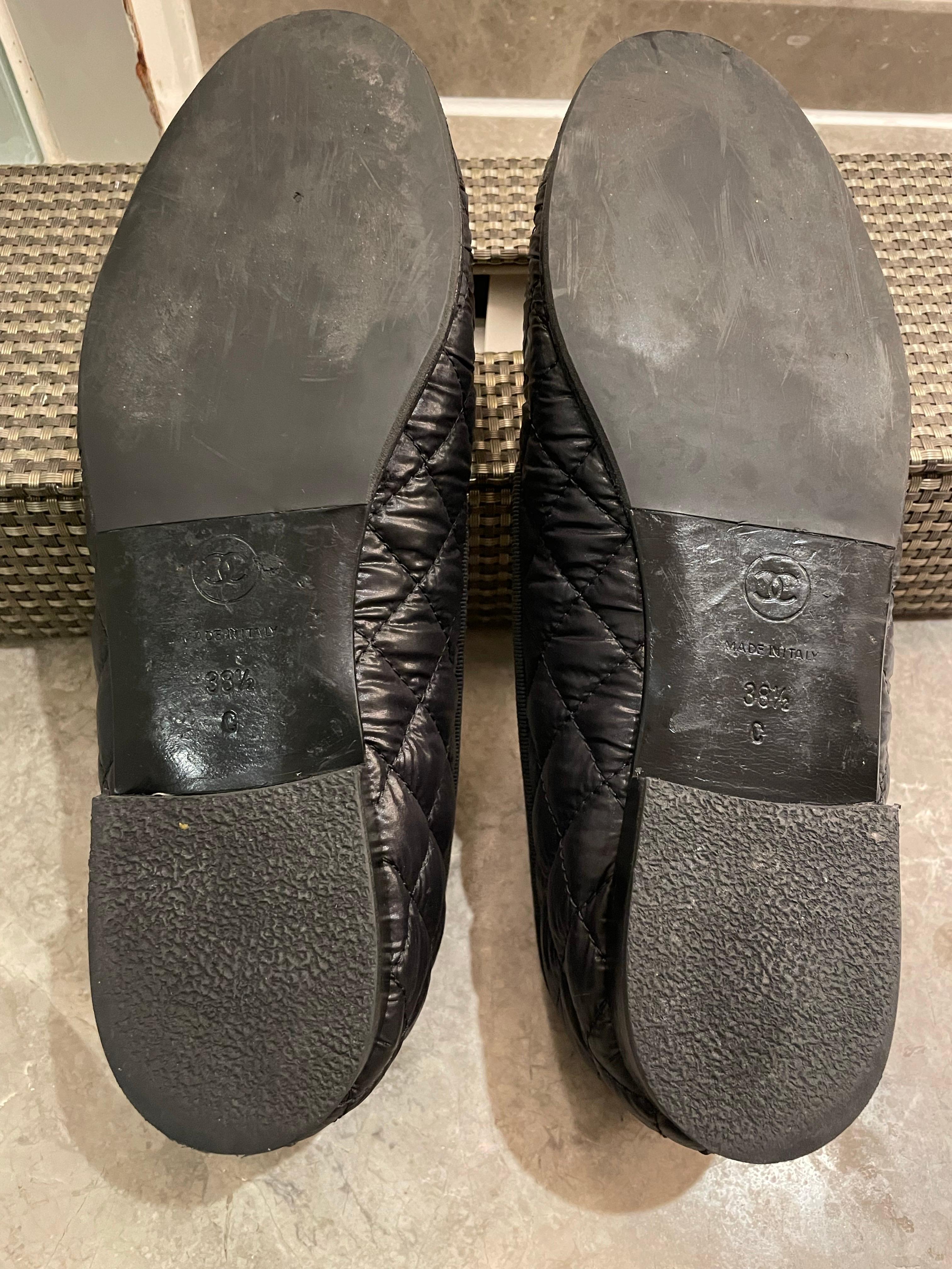 CHANEL Ballerines plates matelassées en vente 1