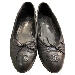 CHANEL Flat quilted ballerina shoes