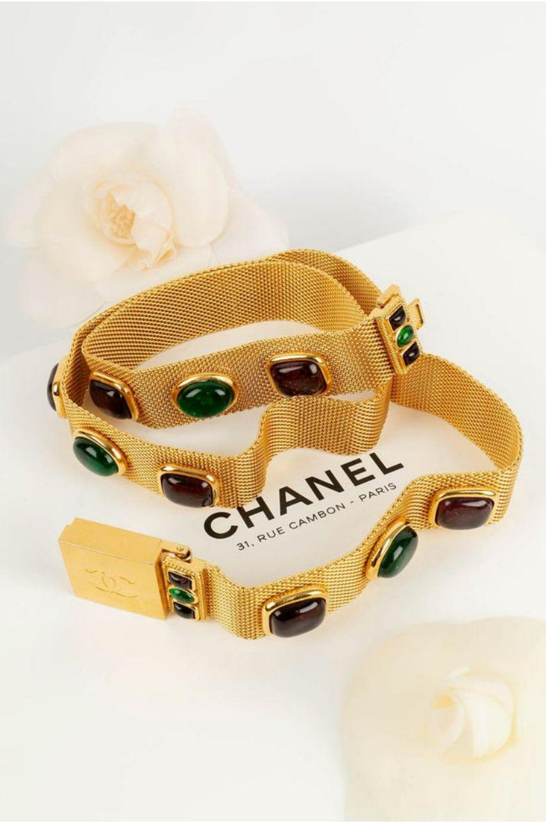 Chanel - (Made in France) Flexible belt in gilded metal and cabochons in glass paste. Fall-Winter 1996 collection.

Additional information: 
Dimensions: Length: 86 cm 
Width: 2.5 cm
Condition: Very good condition
Seller Ref number: CCB82

