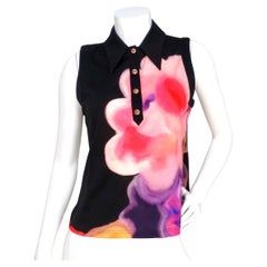 Chanel Camiseta de algodón con estampado floral CC, sin mangas y con botones