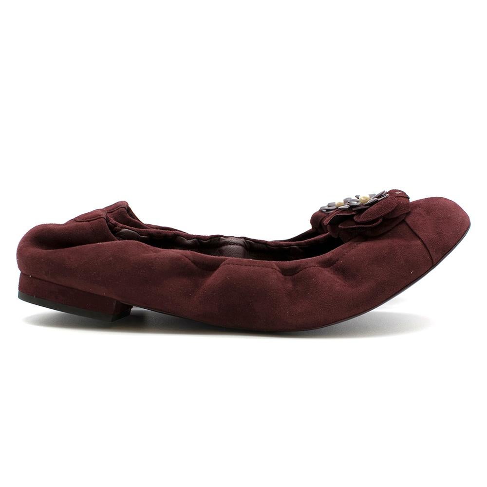 Chanel Floral Embellished Suede Scrunch Ballerina Flats

Burgundy suede scrunch ballet flats
Flower embellishment with pearl detailing 
Chanel logo on back of the shoe
Slight heel
Leather interior/insole
Leather sole
Dust bag included

Heel