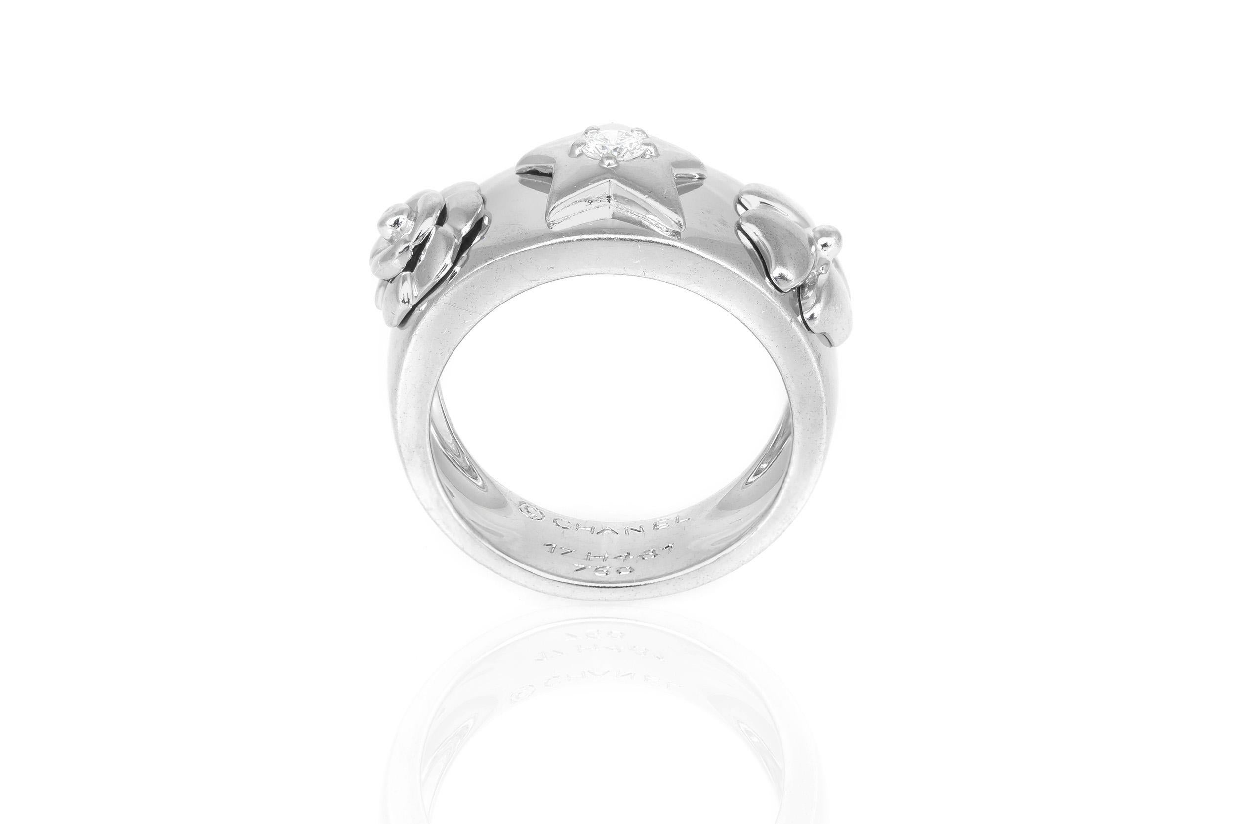 Chanel, bague en or blanc à motif floral Pour femmes en vente