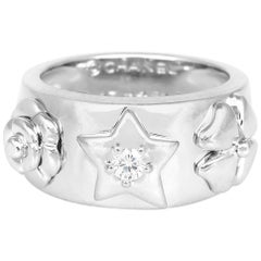Anillo Chanel Motivo Floral Oro Blanco