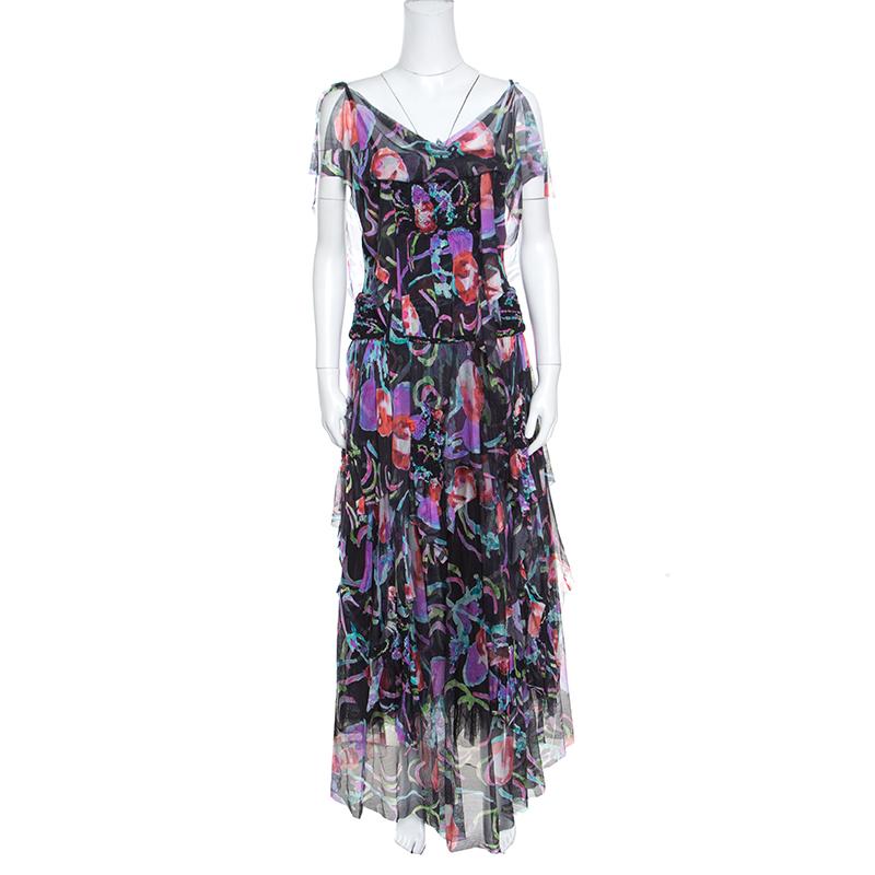 Gorgeous and very elegant, this maxi dress from Chanel definitely needs to be on your wishlist! It is made of 100% silk and features a lovely watercolour floral printed pattern all over it. It flaunts a tiered pleated silhouette with a bateau