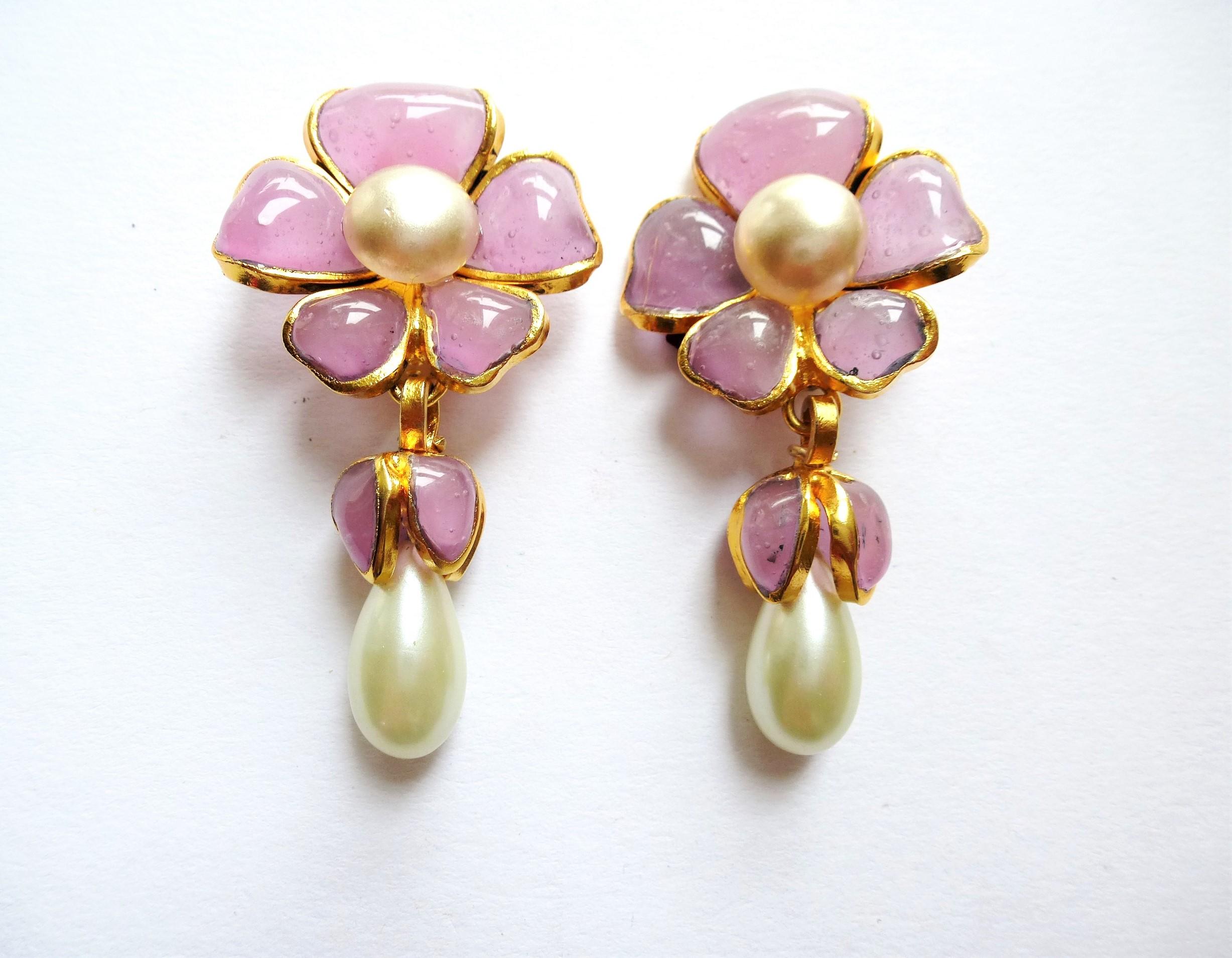 Artisan Chanel pink flower clip-on earring made by Gripoix gold plated 1990s 