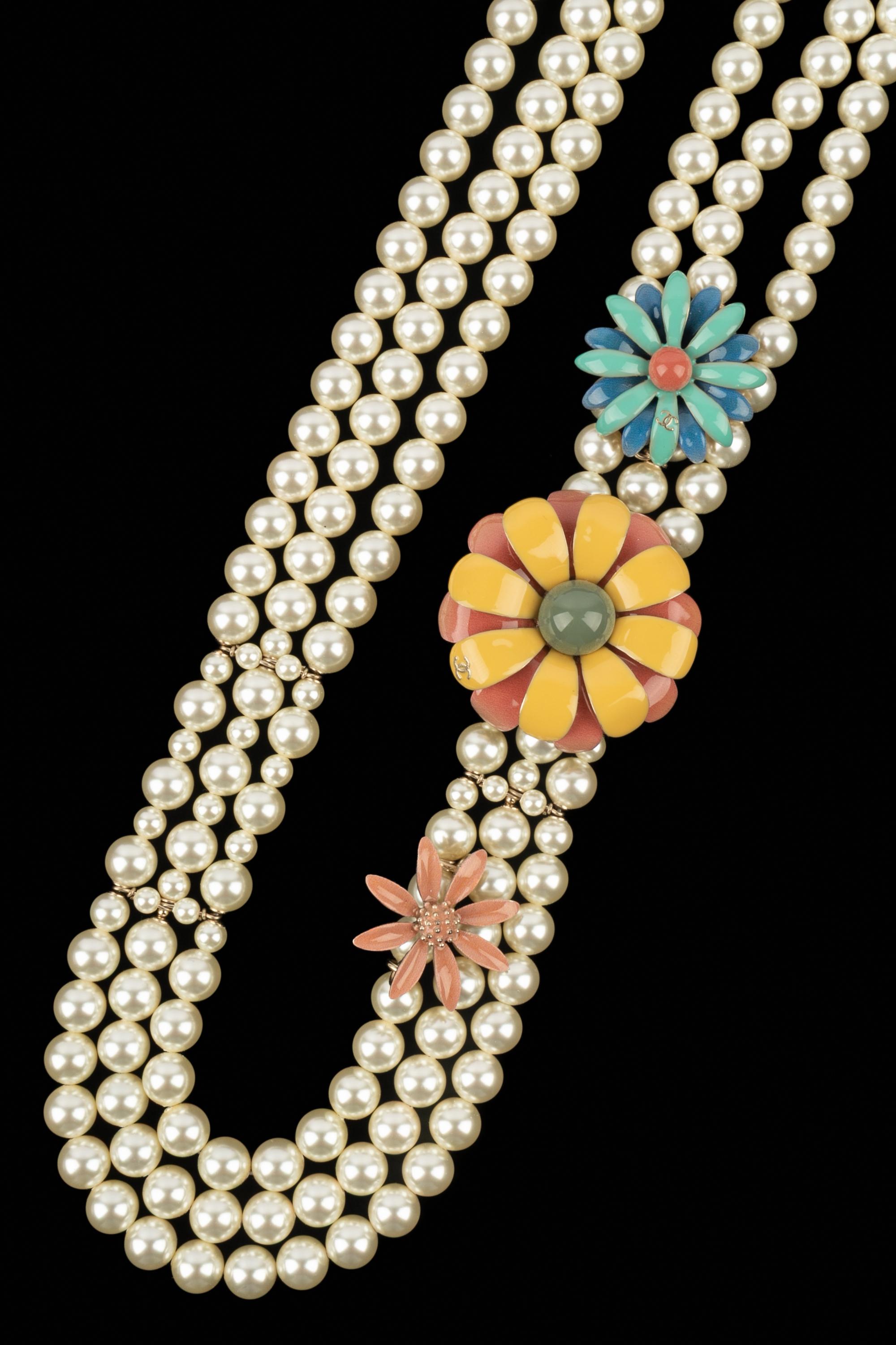 Donna Chanel collana di fiori 2017 in vendita