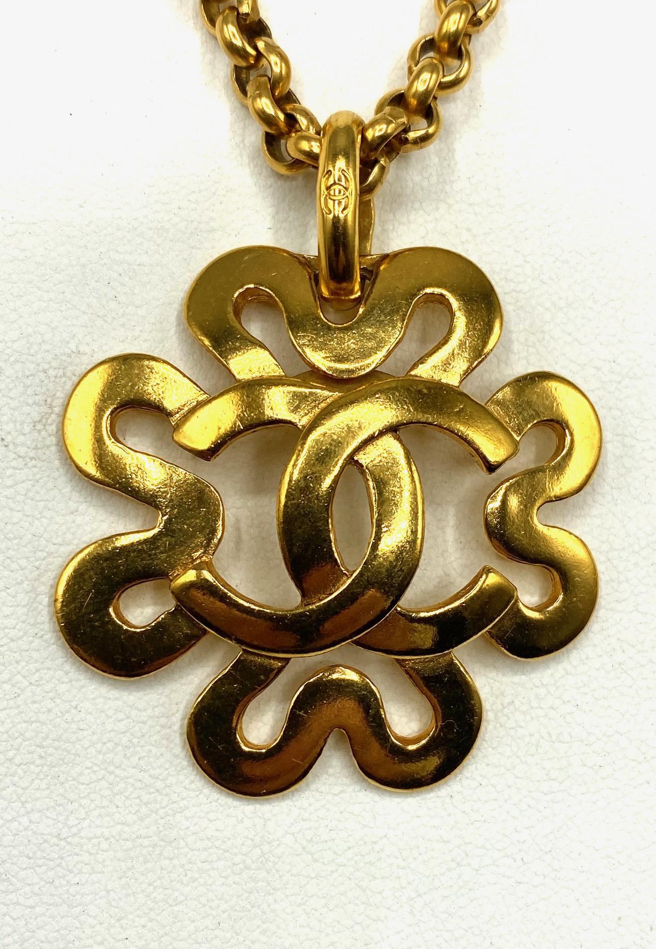 Chanel Flower Pendant Necklace from Spring 1995 Collection 5
