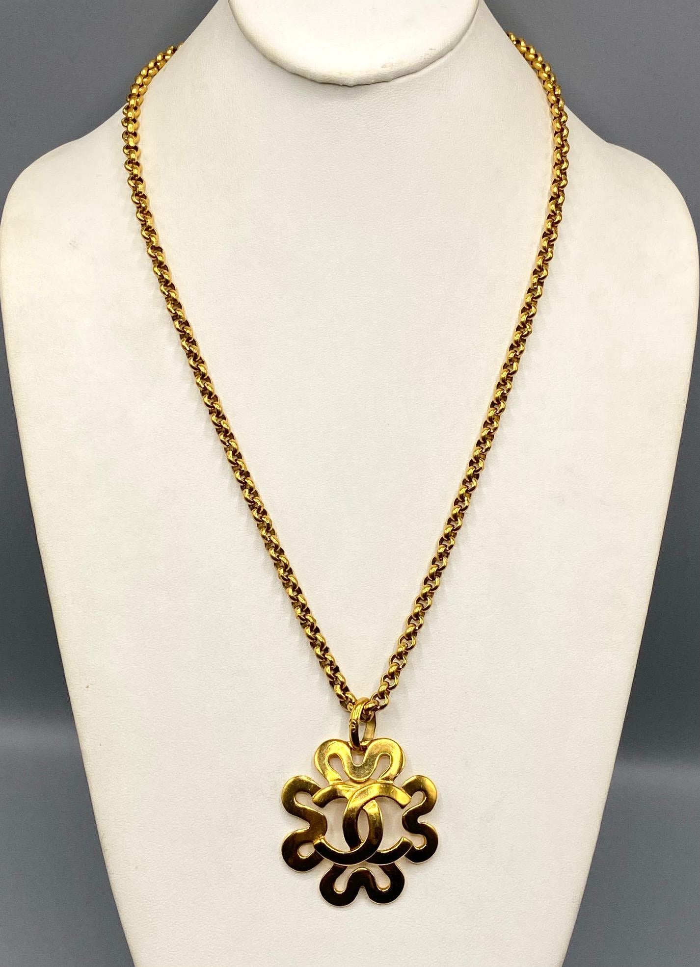 Chanel gold tone flower pendant necklace from the Spring 1995 collection. The round link chain measures 23.5 inches long. The openwork flower pendant is 1.63 inches wide and 2 inches long including the bail. Additionally, the front and the back of