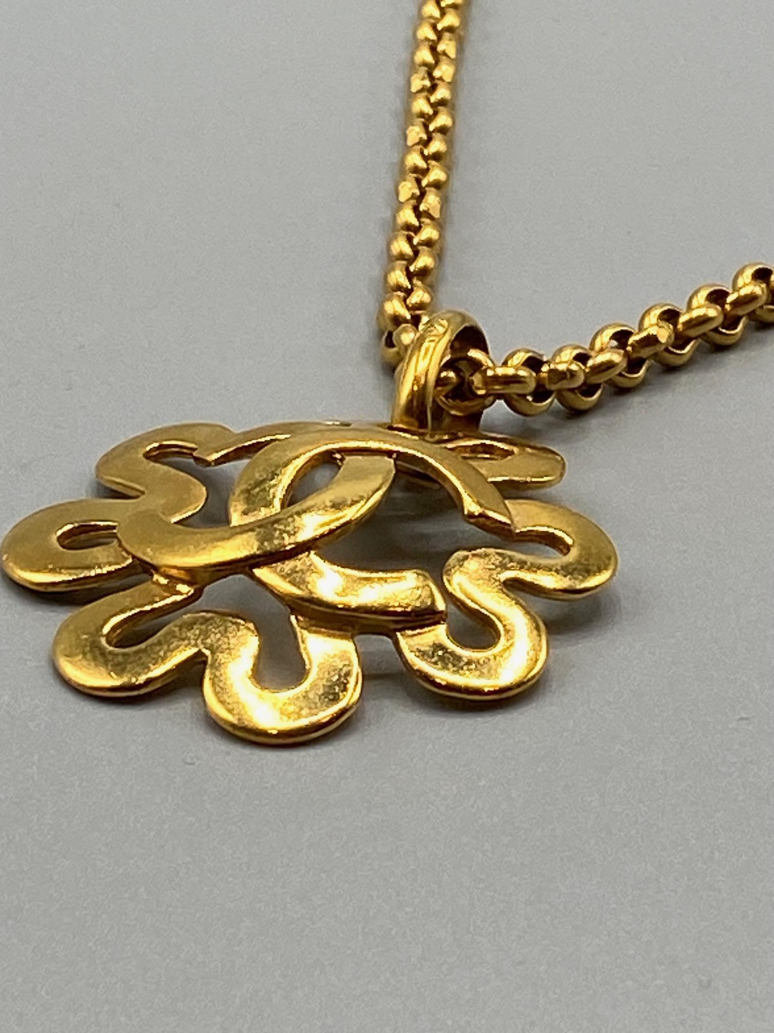 Women's or Men's Chanel Flower Pendant Necklace from Spring 1995 Collection