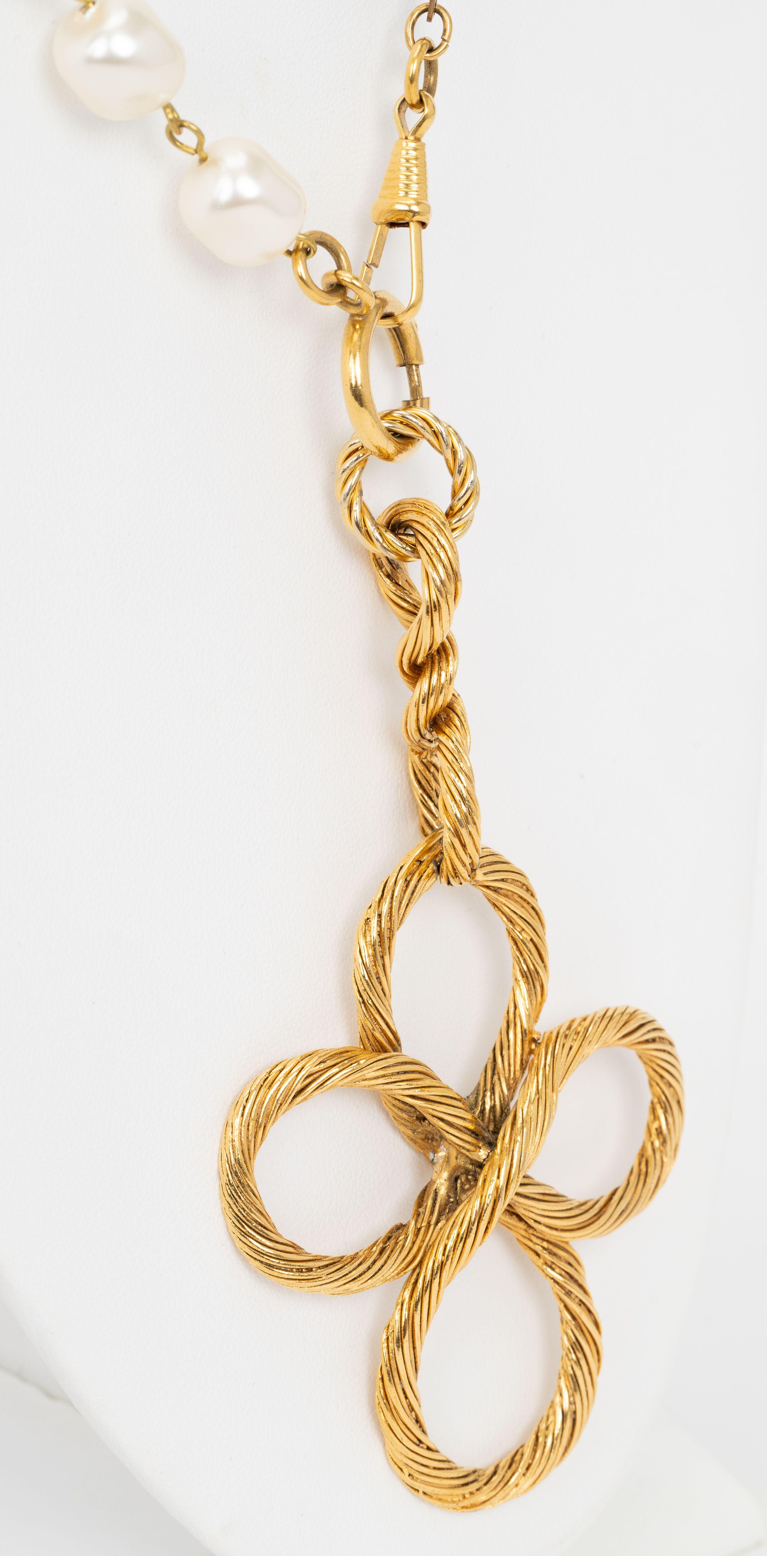Bead Chanel Flower Pendant Pearl Necklace For Sale