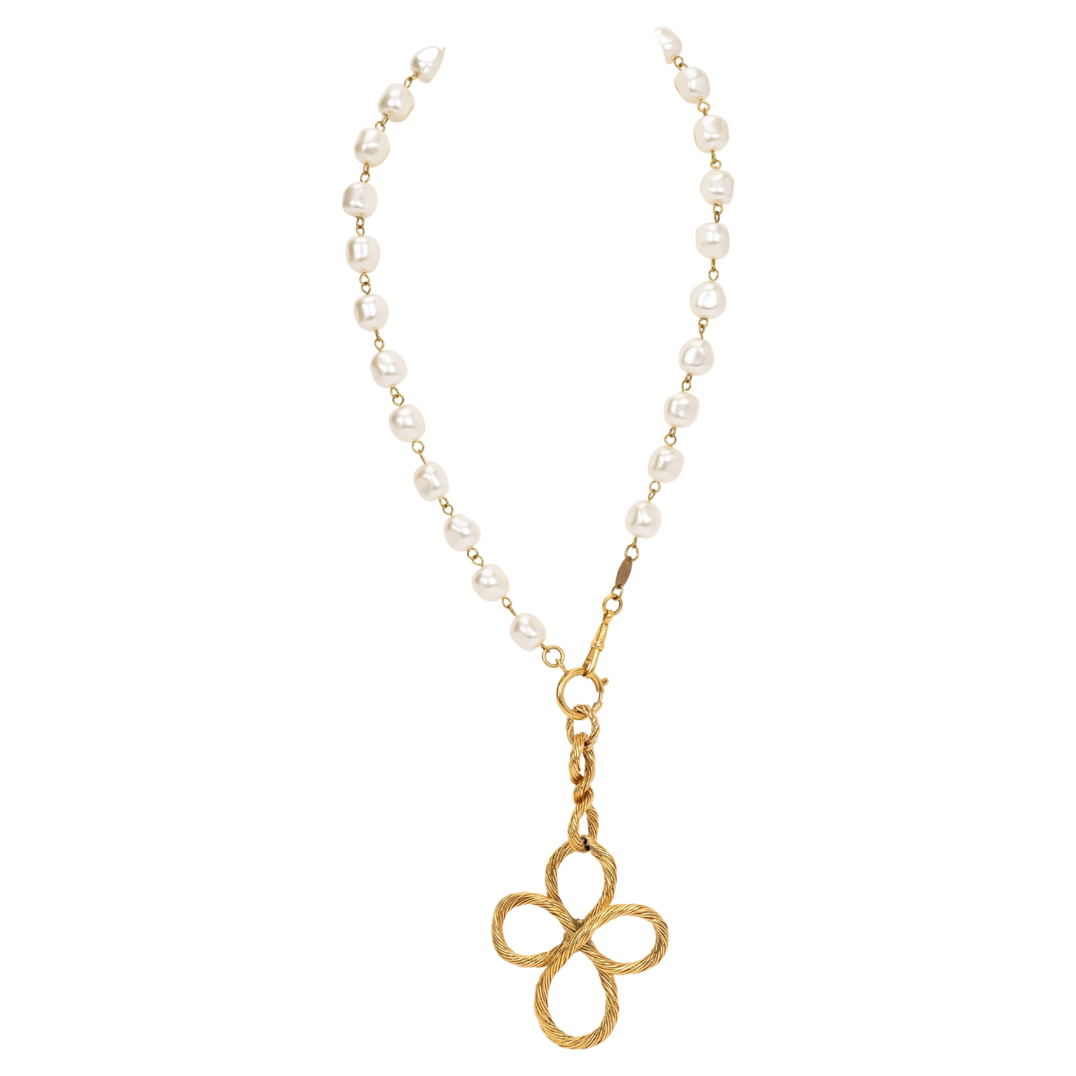 Chanel Flower Pendant Pearl Necklace For Sale