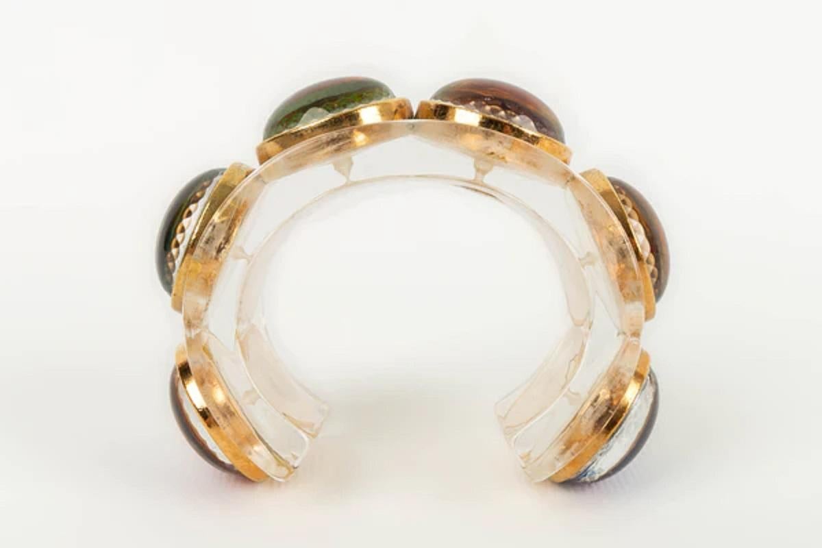 Chanel „Flowers“-Armband aus Bakelit, Glaspastell und vergoldetem Metall im Angebot 1