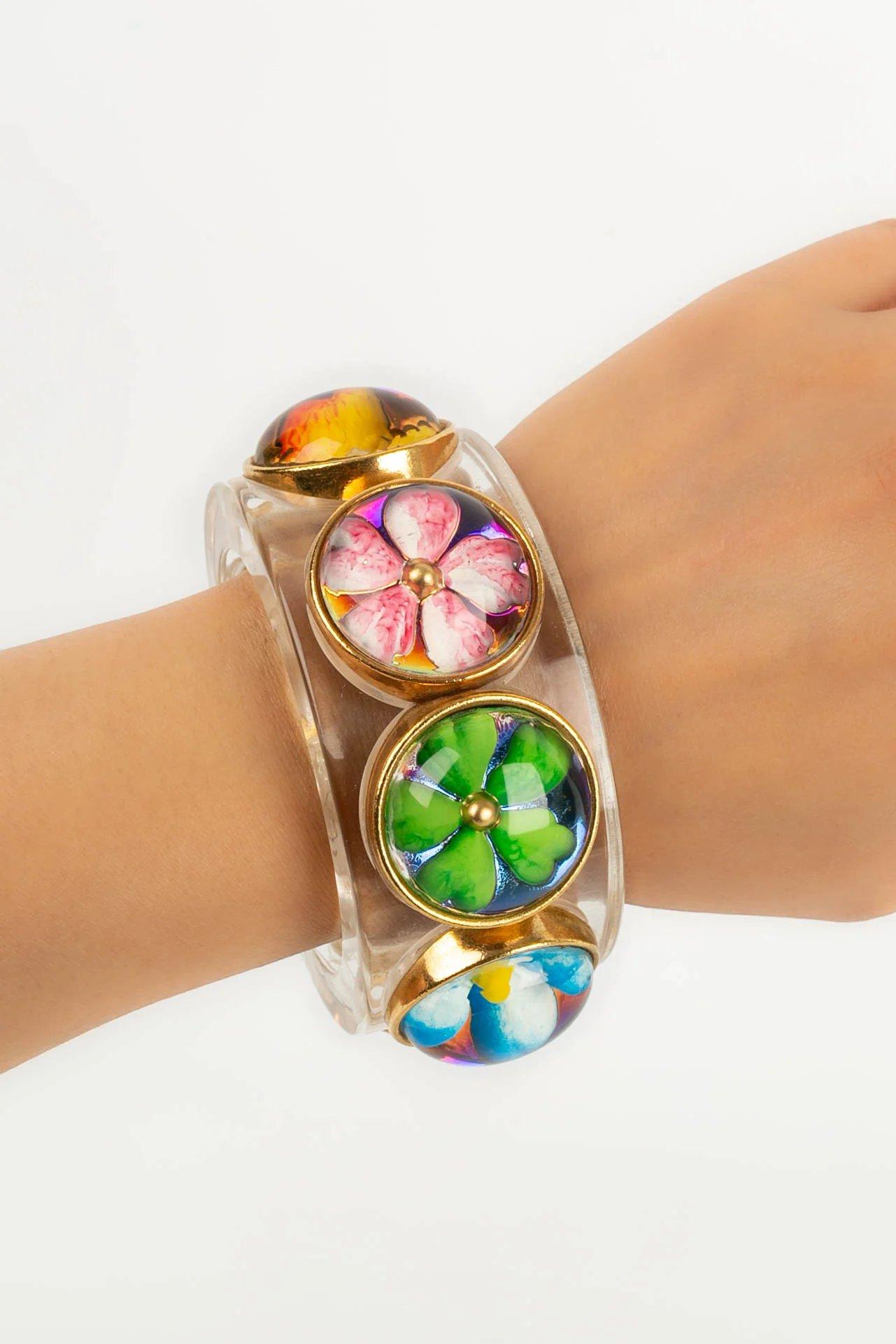 Chanel „Flowers“-Armband aus Bakelit, Glaspastell und vergoldetem Metall im Angebot 5