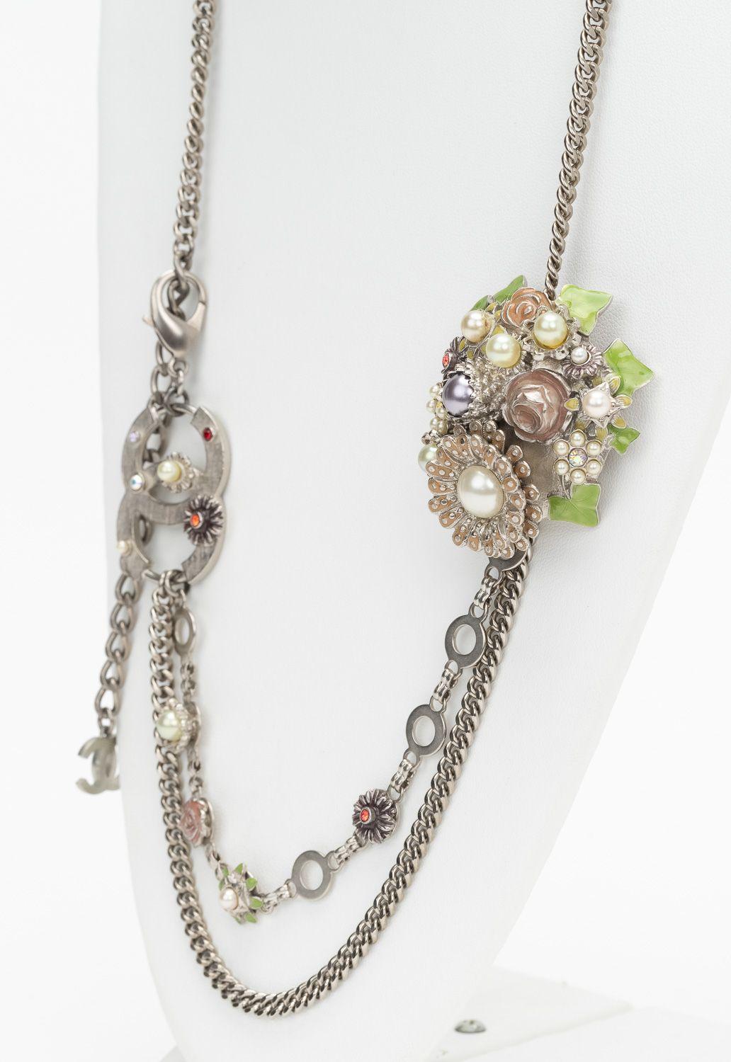 Collana Chanel Flowers in argento smaltato In condizioni ottime in vendita a West Hollywood, CA