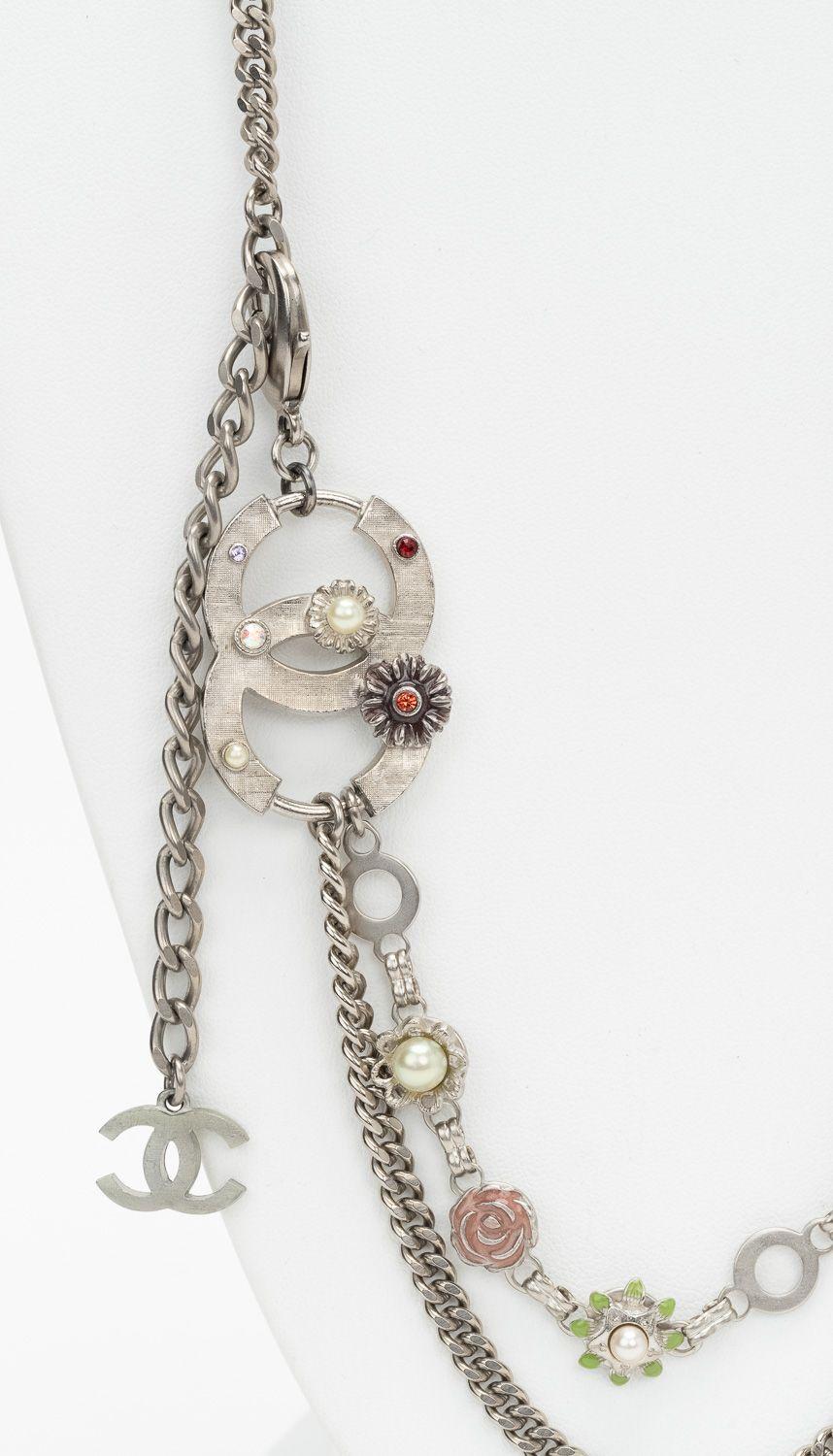 Donna Collana Chanel Flowers in argento smaltato in vendita