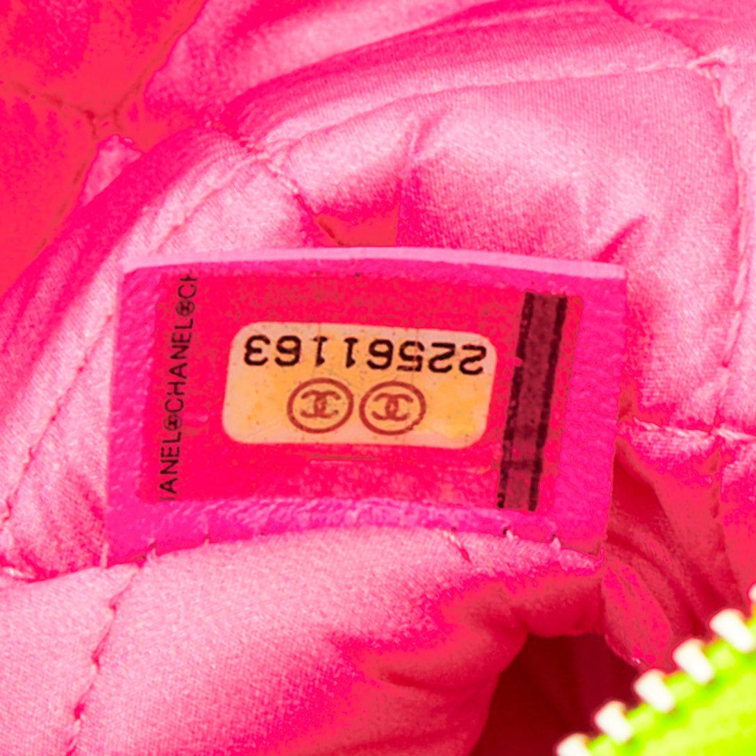 CHANEL Fluo Boy O-Case quilted grey neon pink yellow nylon clutch bag en vente 5