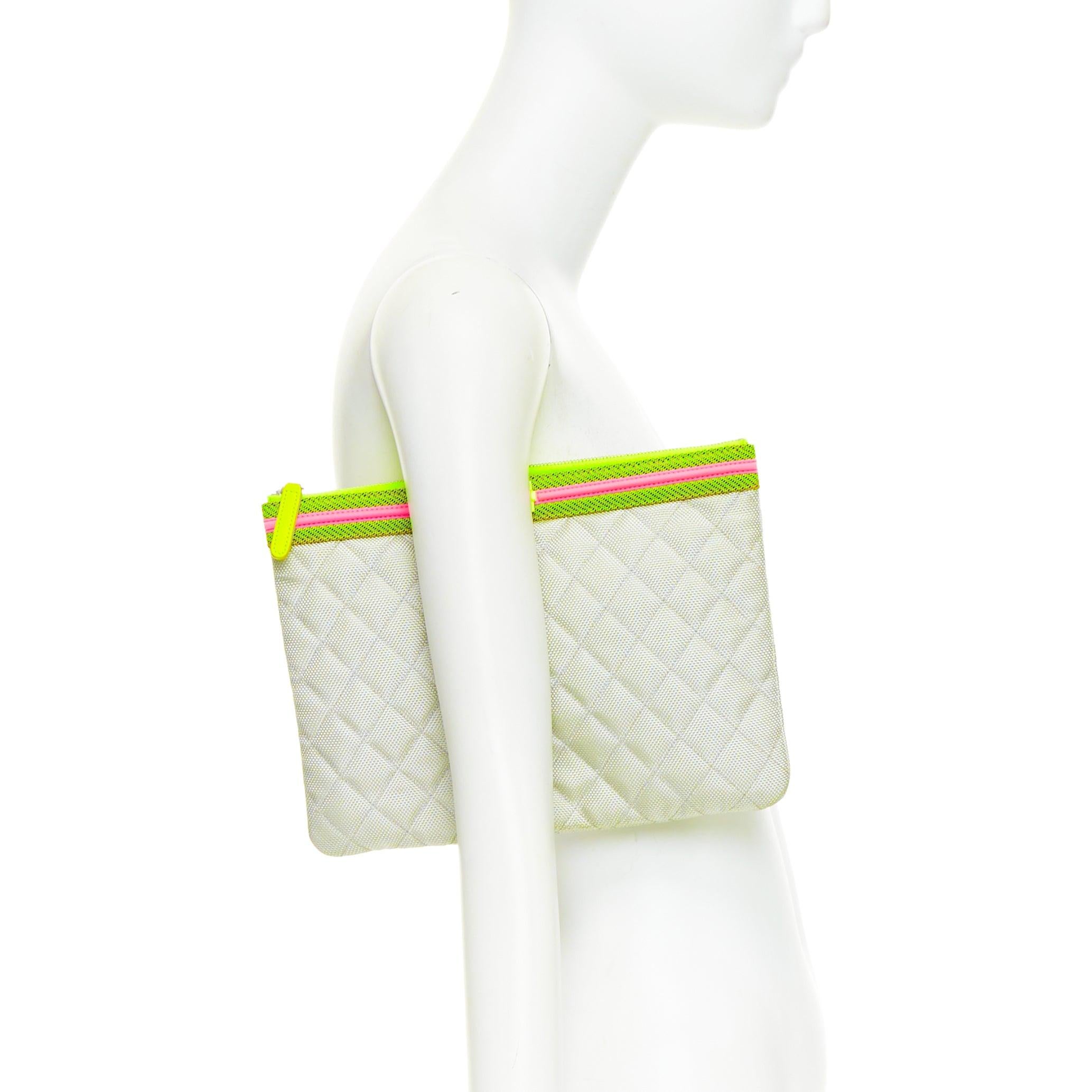 CHANEL Fluo Boy O-Case quilted grey neon pink yellow nylon clutch bag
Reference: TGAS/F00007
Brand: Chanel
Designer: Karl Lagerfeld
Model: Fluo Boy O-case 16-17
Material: Nylon
Color: Grey, Neon Yellow
Pattern: Solid
Closure: Zip
Lining: Pink