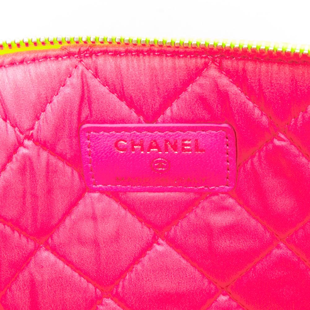 CHANEL Fluo Boy O-Case quilted grey neon pink yellow nylon clutch bag en vente 4
