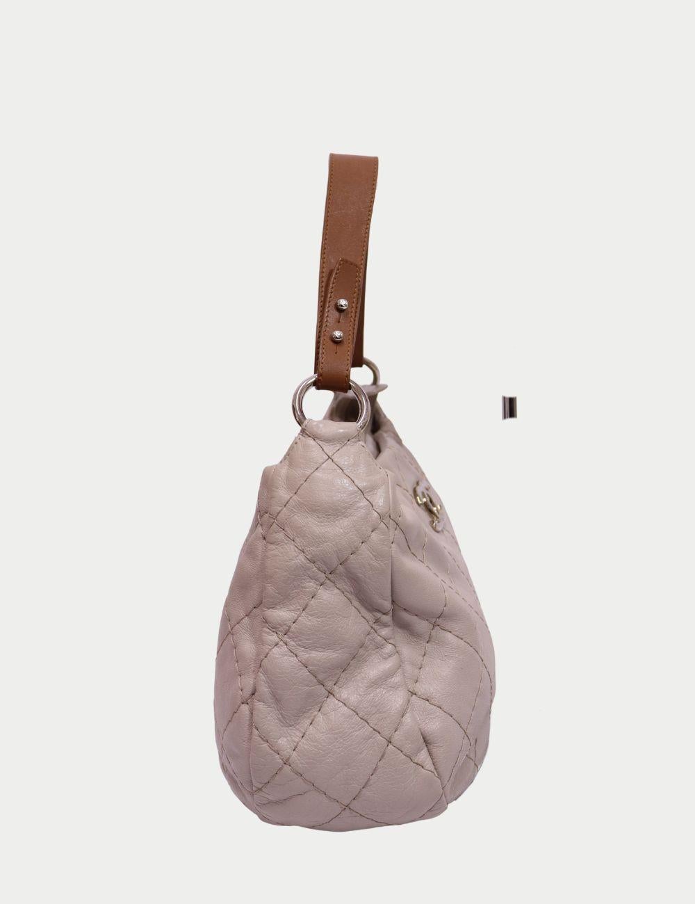 Beige Chanel in vendita