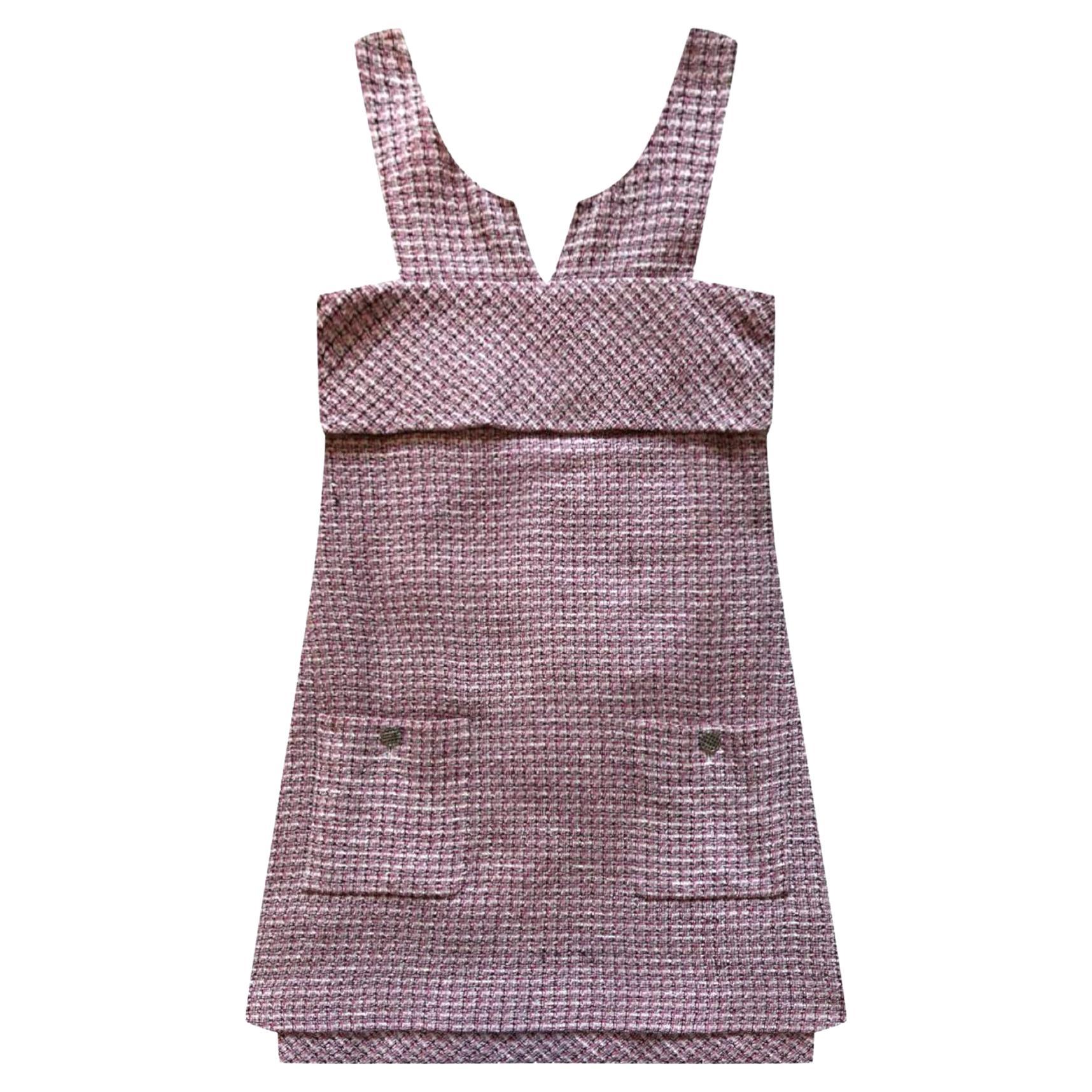 Chanel CC Kleid aus lavendelfarbenem Tweed mit Knöpfen im Angebot