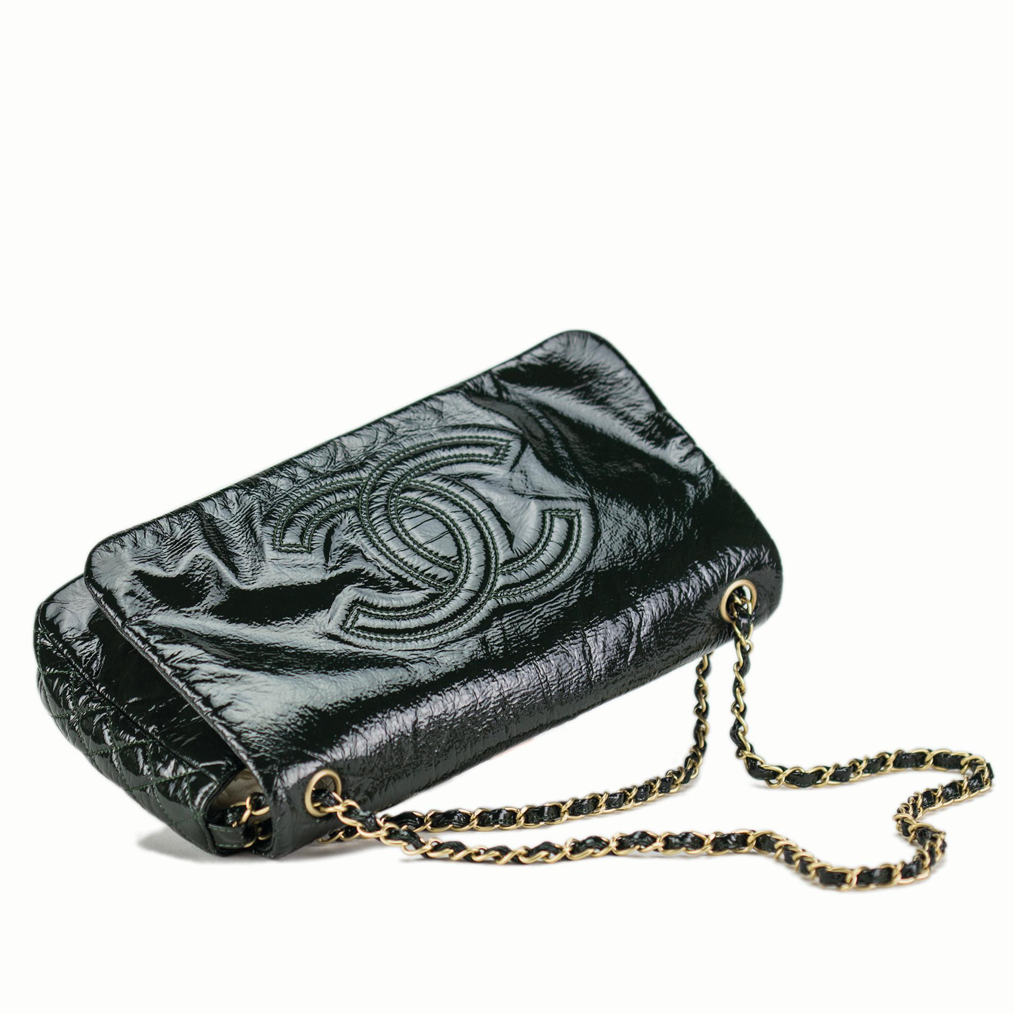 Chanel Forest Green Leather Medium Quilted CC Classic Flap Bag

Gold hardware
Green patent flap with magnetic snap closure
Interlocking CC logo at front of bag
Quilted detailing around bottom and side of bag
Classic interwoven chain strap
Beige