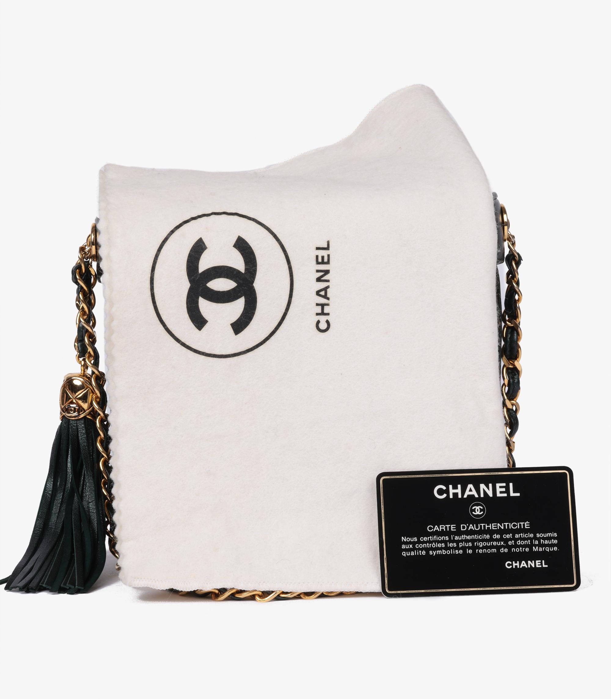 Chanel Waldgrün Gestepptes Lammfell Vintage Mini Fransen Schminktasche im Angebot 7