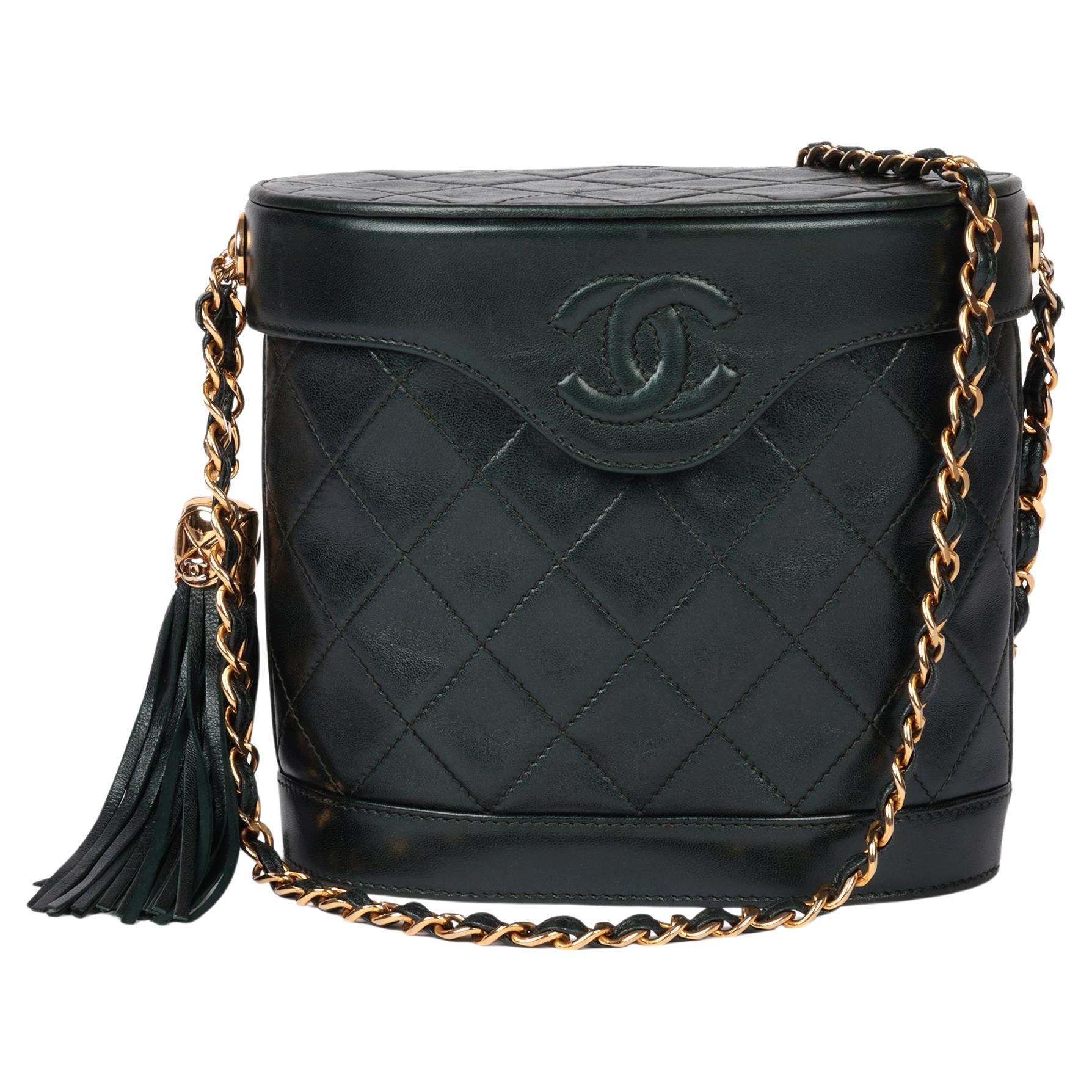 Chanel Waldgrün Gestepptes Lammfell Vintage Mini Fransen Schminktasche im Angebot