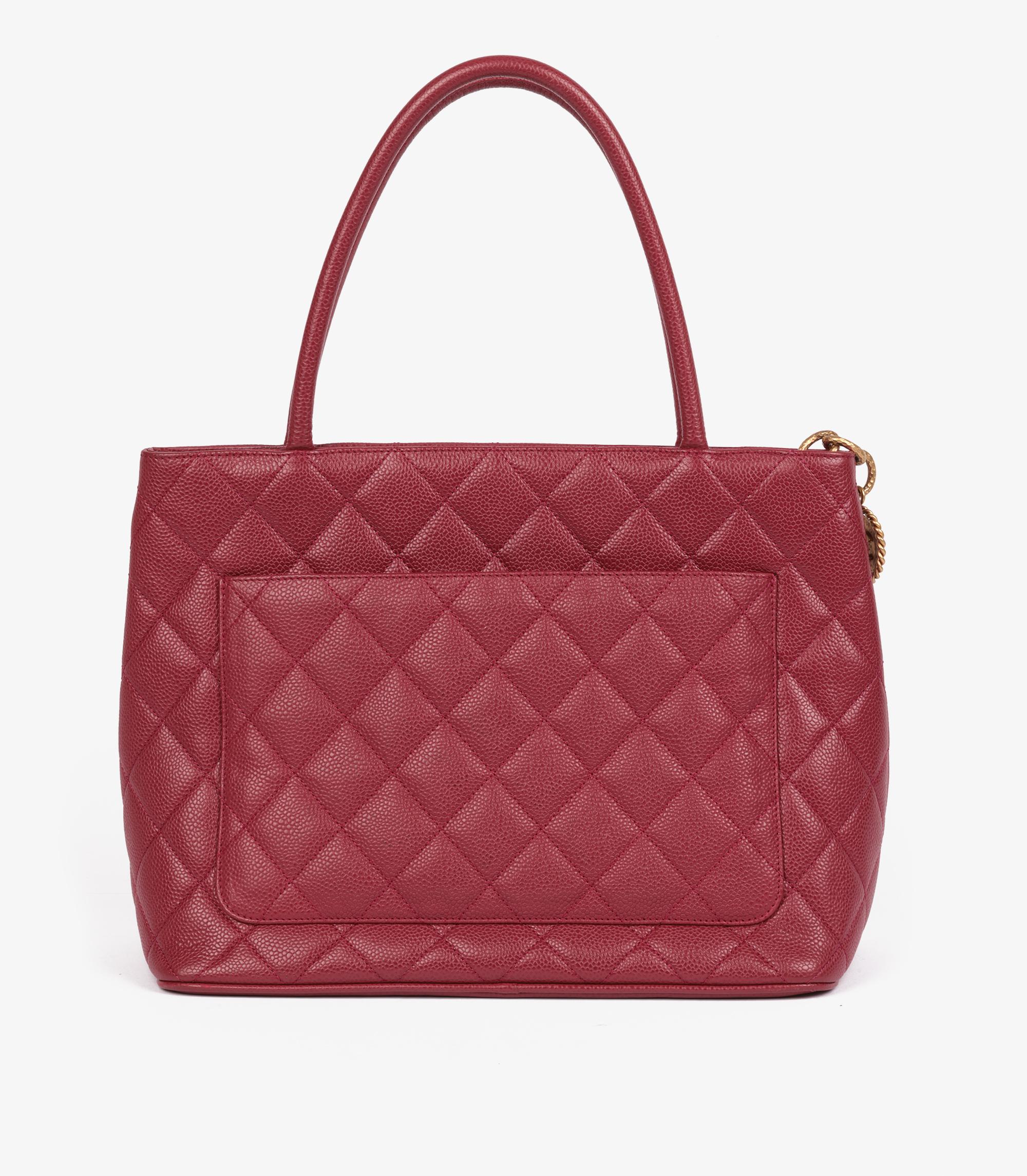 Chanel Framboise Acolchado Piel Caviar Medallón Vintage Tote en Excelente Estado en Bishop's Stortford, Hertfordshire