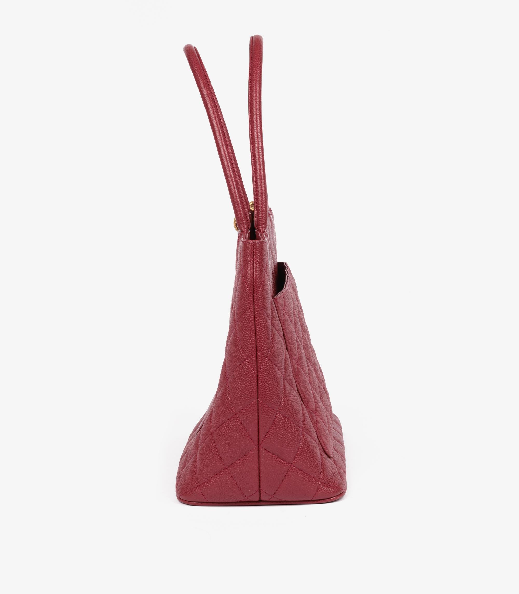 Femenino o masculino Chanel Framboise Acolchado Piel Caviar Medallón Vintage Tote