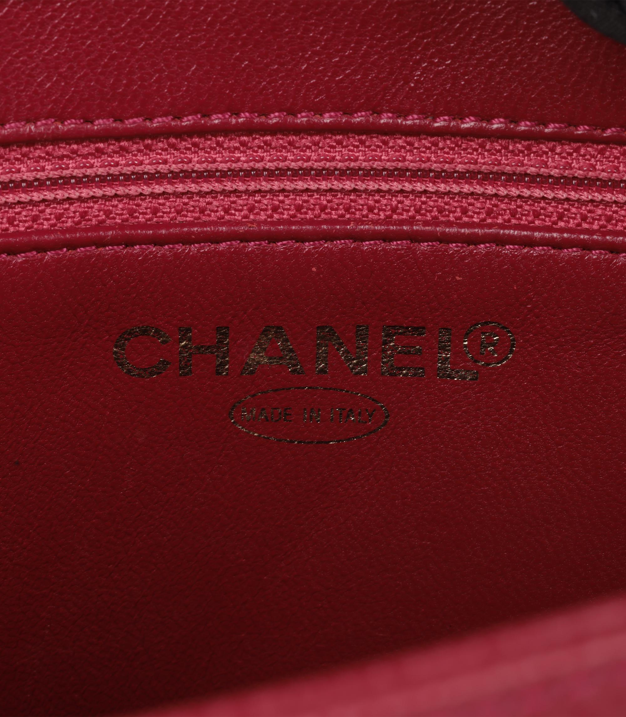 Chanel Framboise Acolchado Piel Caviar Medallón Vintage Tote 3
