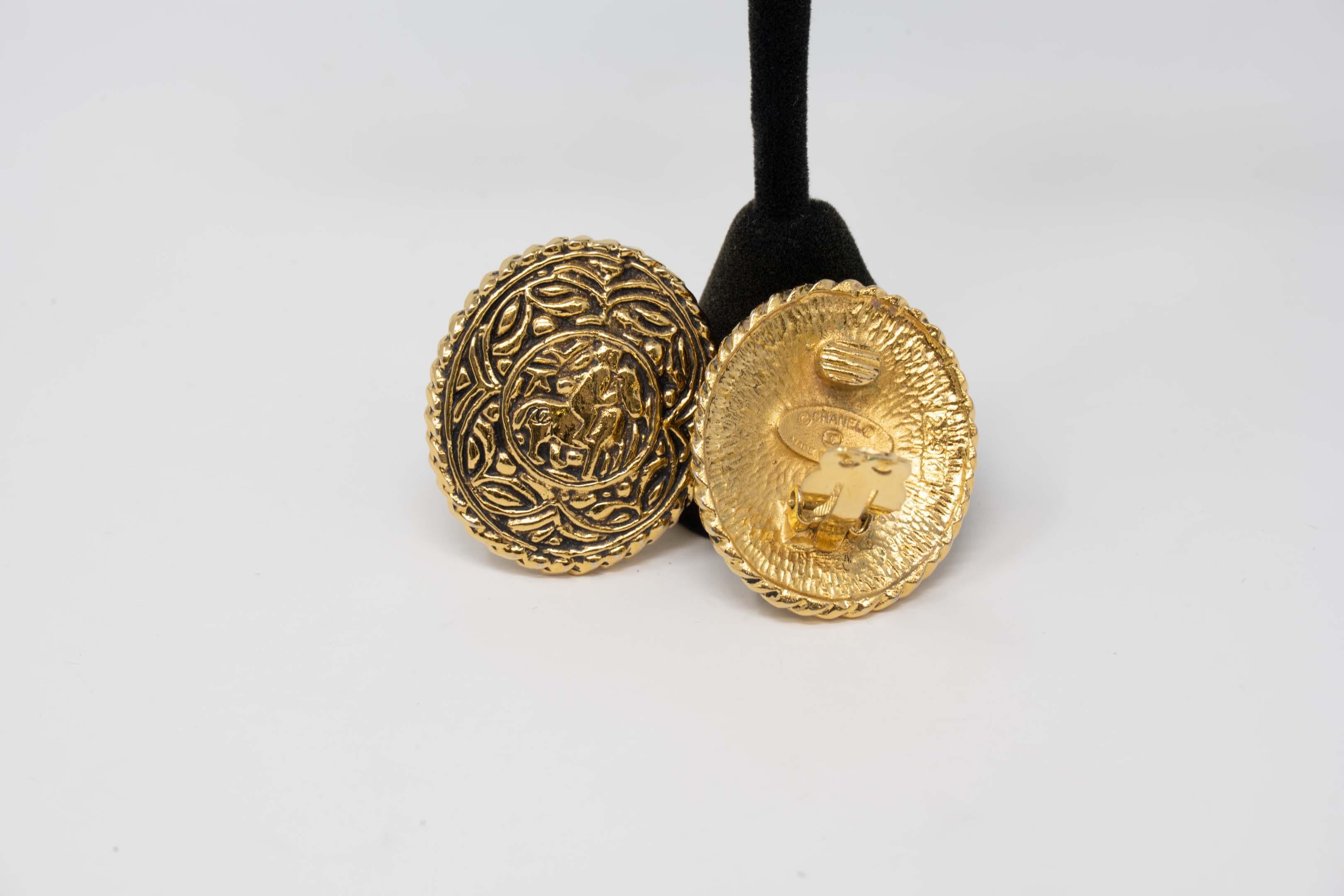 Women's Chanel France Vintage Gold-Plated Equestrian Horse Ride Clip on Earrings For Sale