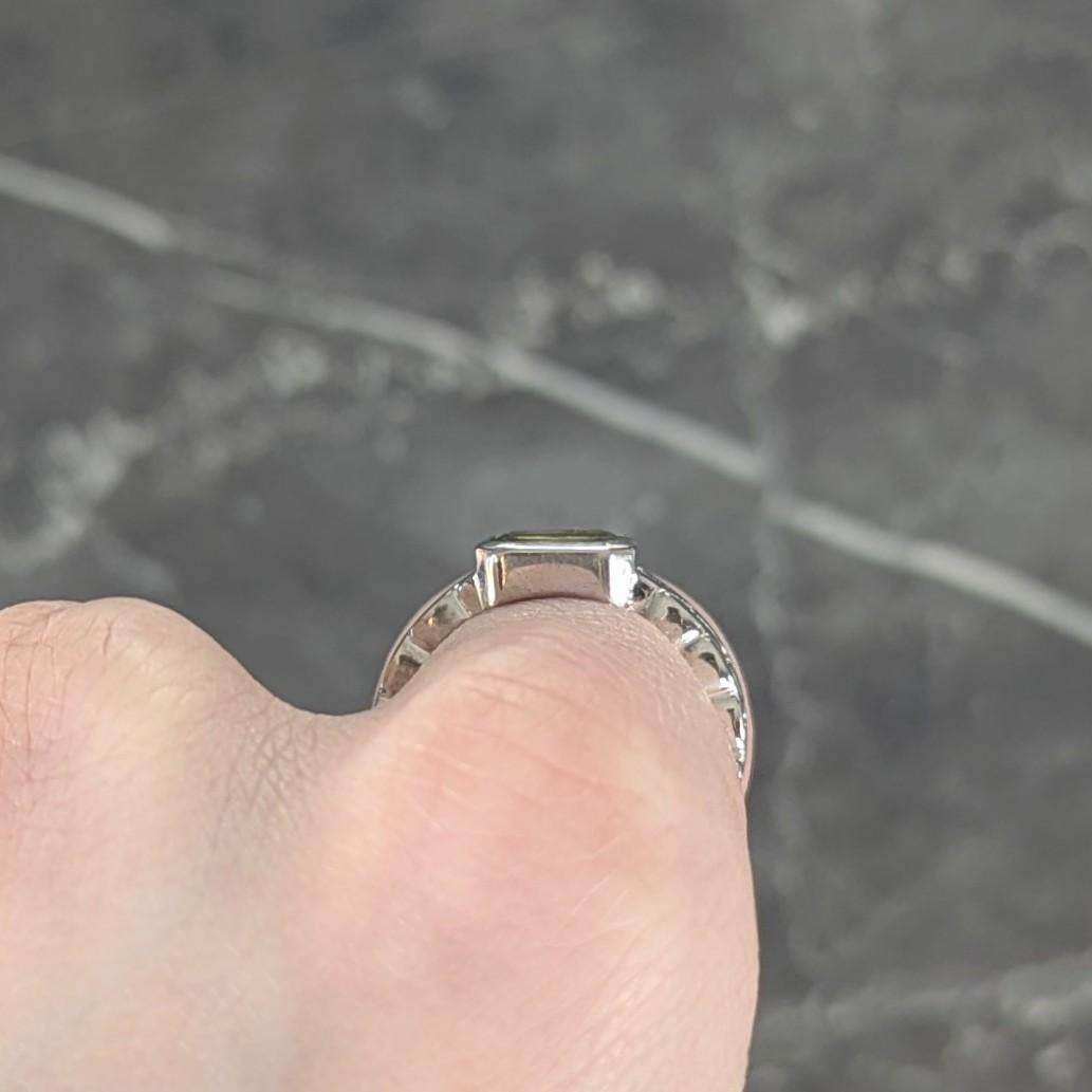 Chanel French 1980's Peridot 18K White Gold Curb Link Bezel Vintage Band Ring For Sale 5
